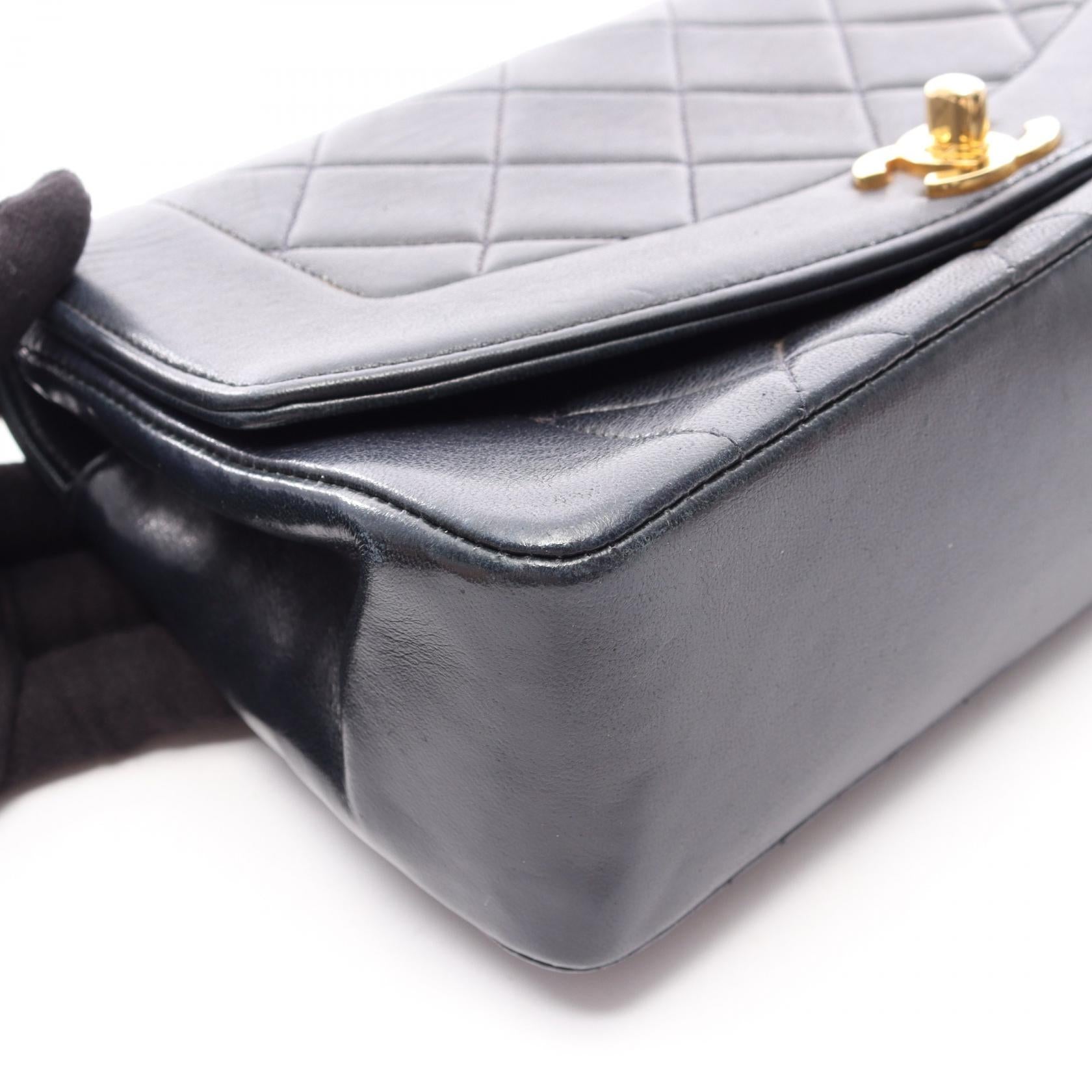マトラッセ ダイアナフラップ チェーンショルダーバッグ ラムスキン ネイビー ゴールド金具 シャネル バッグ CHANEL