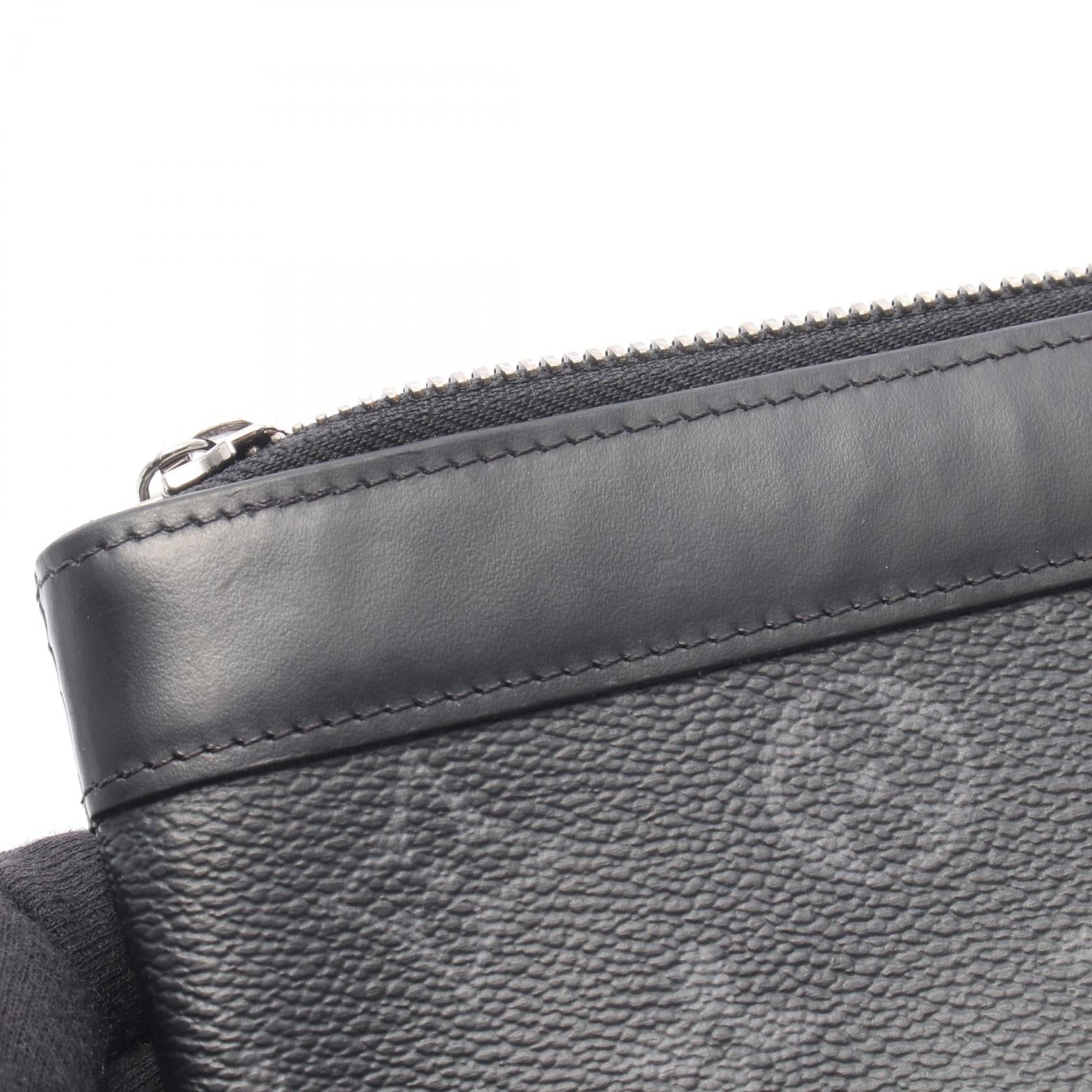 ポシェット ディスカバリー PM モノグラムエクリプス クラッチバッグ PVC レザー ブラック ルイヴィトン バッグ LOUIS VUITTON