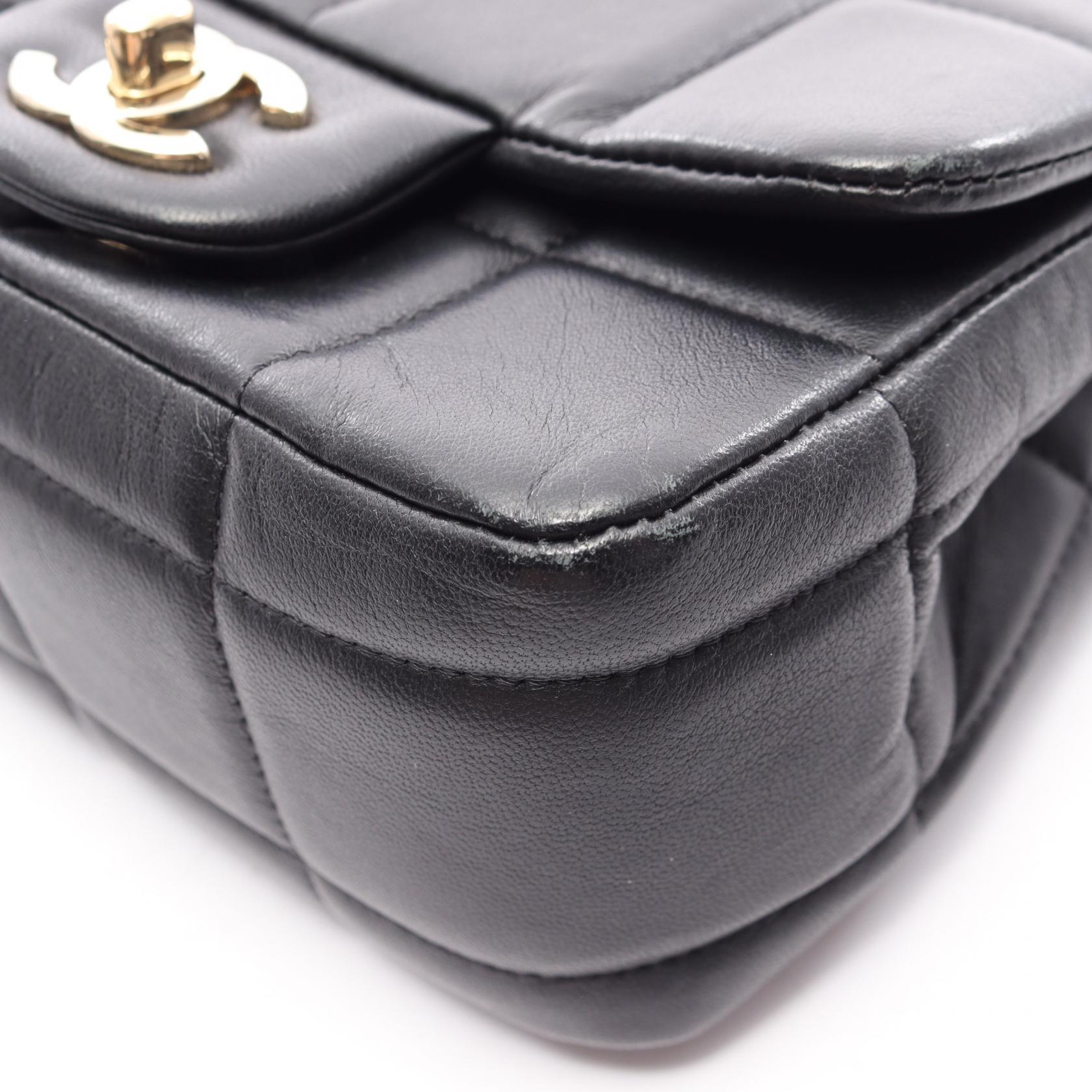 チョコバー ミニフラップ チェーンショルダーバッグ ラムスキン ブラック ゴールド金具 シャネル バッグ CHANEL