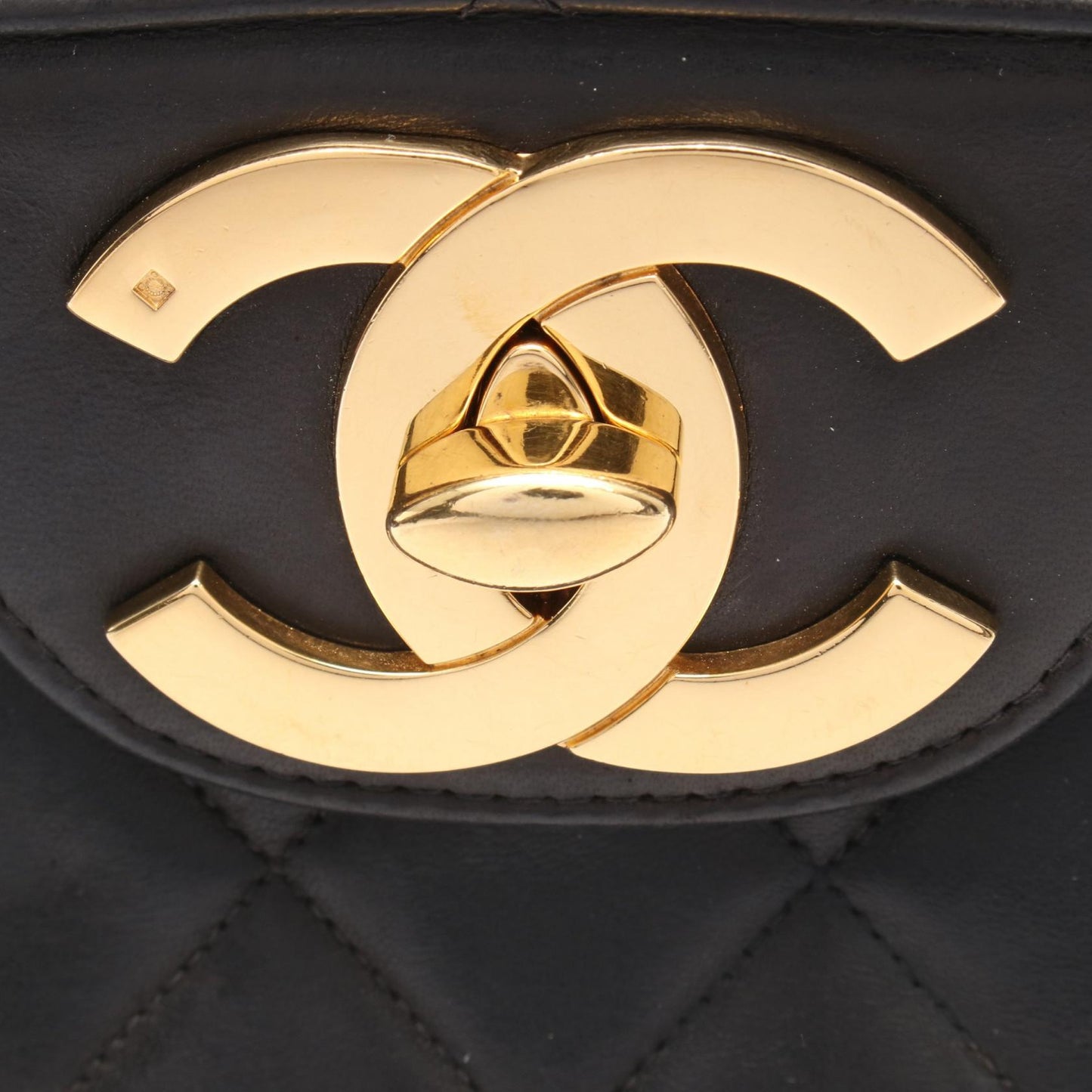 デカマトラッセ 30 シングルフラップ Wチェーンショルダーバッグ ラムスキン ブラック ゴールド金具 シャネル バッグ CHANEL