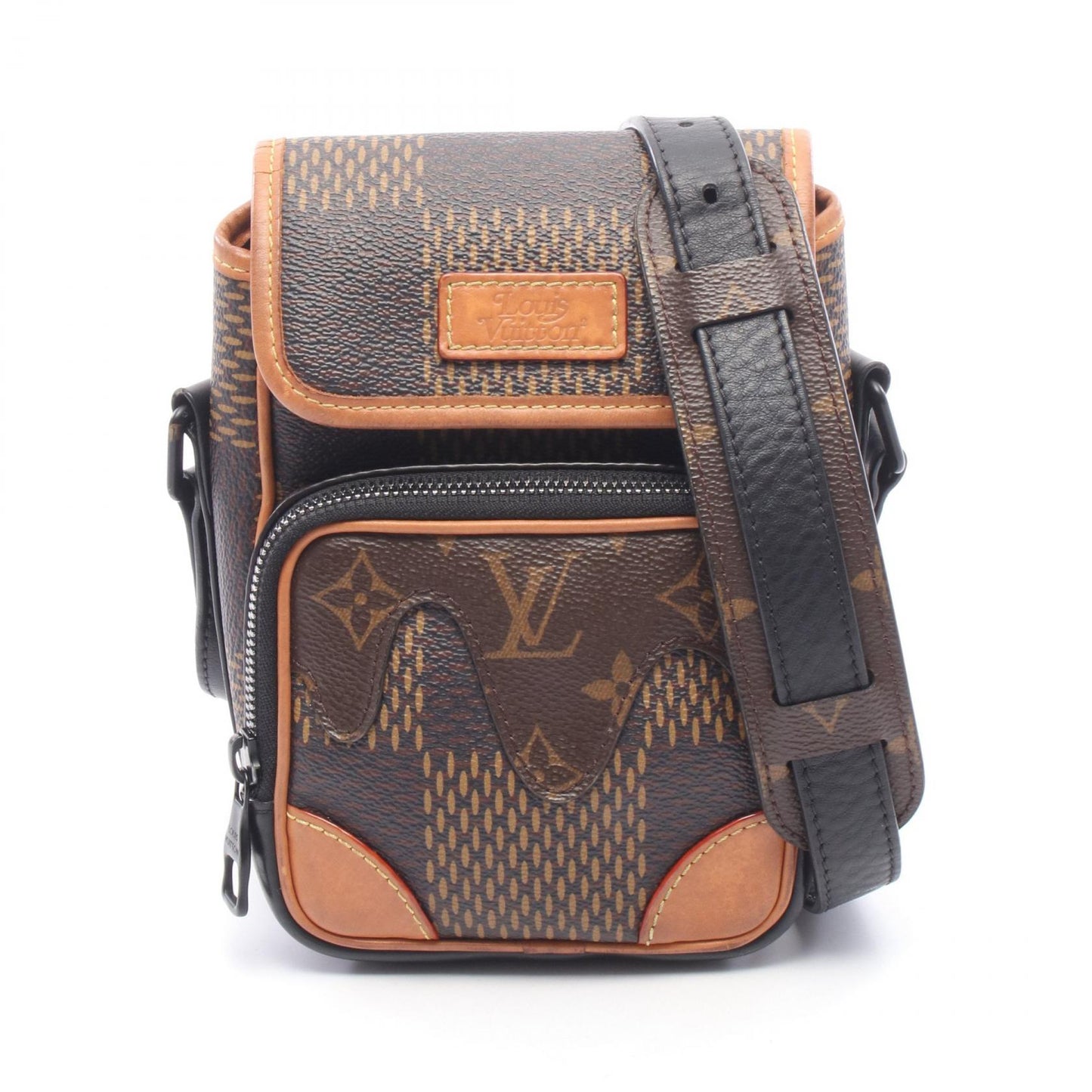 LOUIS VUITTON × NIGO アマゾン メッセンジャー ダミエエベヌジャイアント モノグラム ショルダーバッグ PVC レザー ブラウン ブラック ルイヴィトン バッグ LOUIS VUITTON