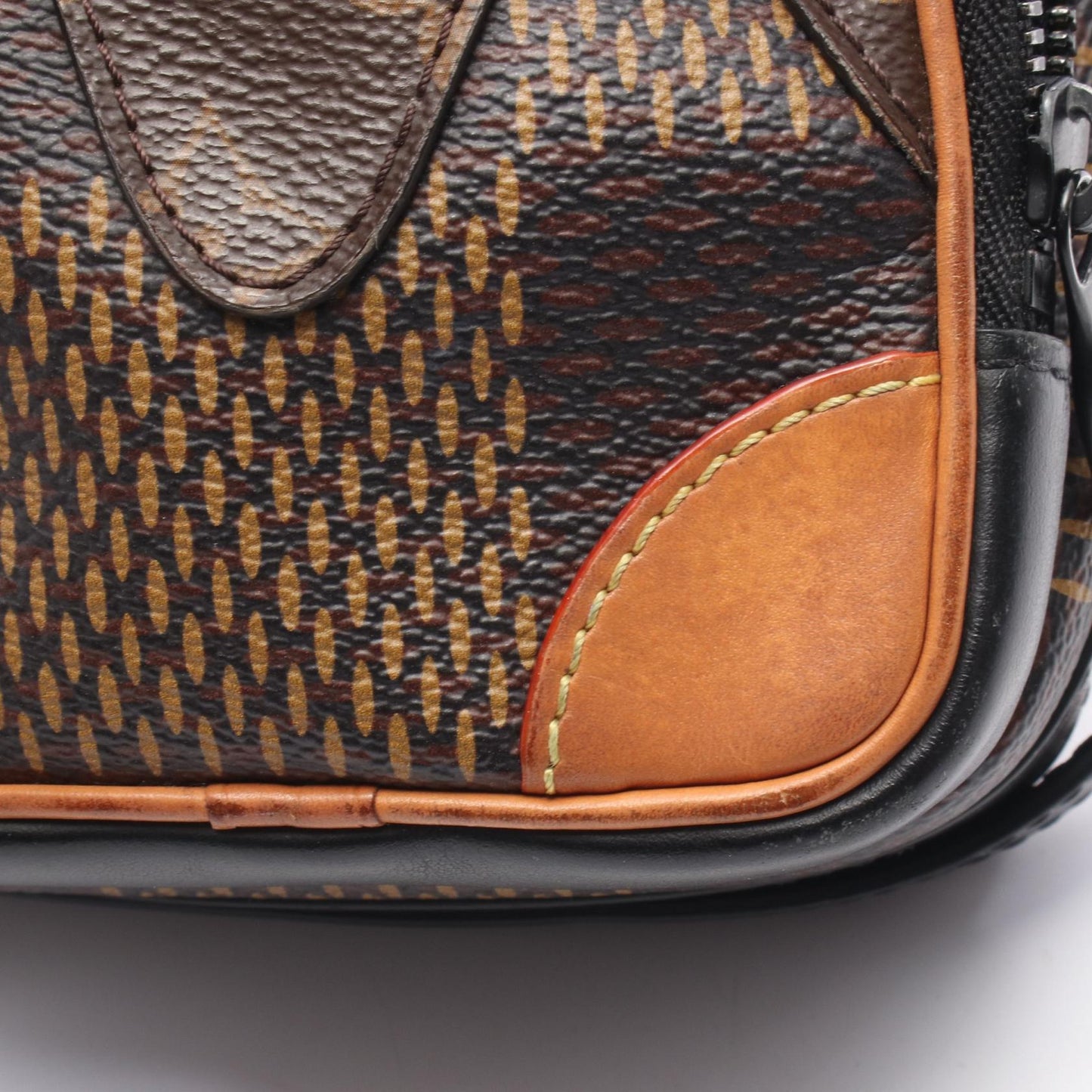 LOUIS VUITTON × NIGO アマゾン メッセンジャー ダミエエベヌジャイアント モノグラム ショルダーバッグ PVC レザー ブラウン ブラック ルイヴィトン バッグ LOUIS VUITTON