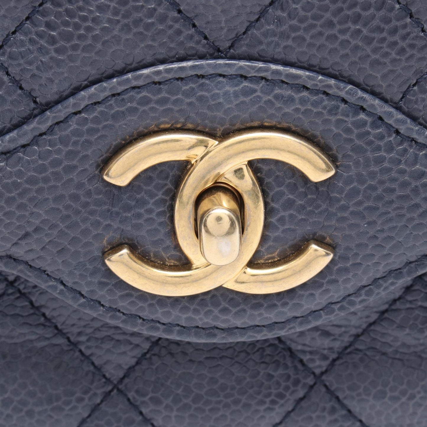 マトラッセ シングルフラップ チェーンショルダーバッグ キャビアスキン ネイビー ゴールド金具 シャネル バッグ CHANEL