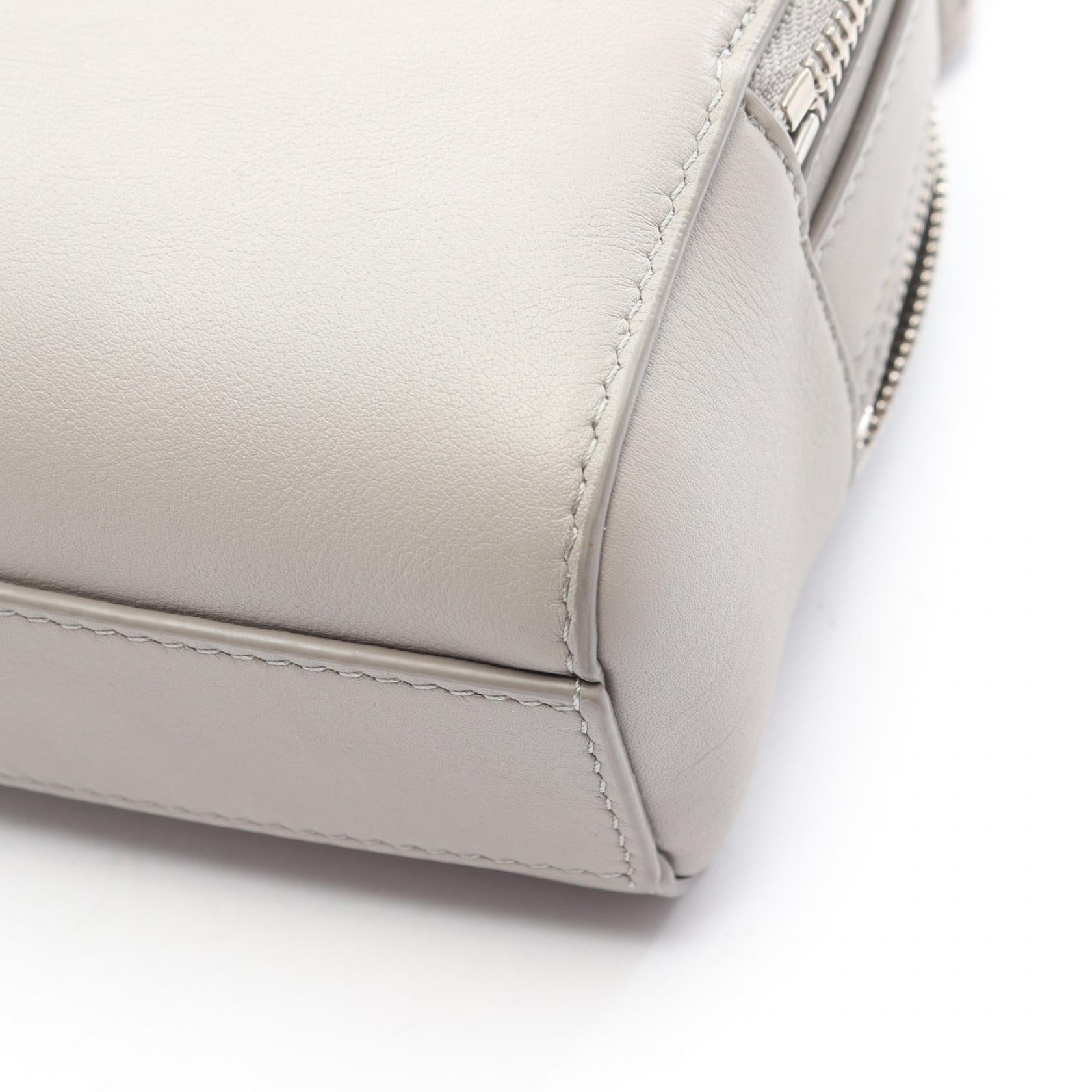 クロスボディ カメラバッグ ミニ 2WAY ハンドバッグ レザー ライトグレー ロエベ バッグ LOEWE