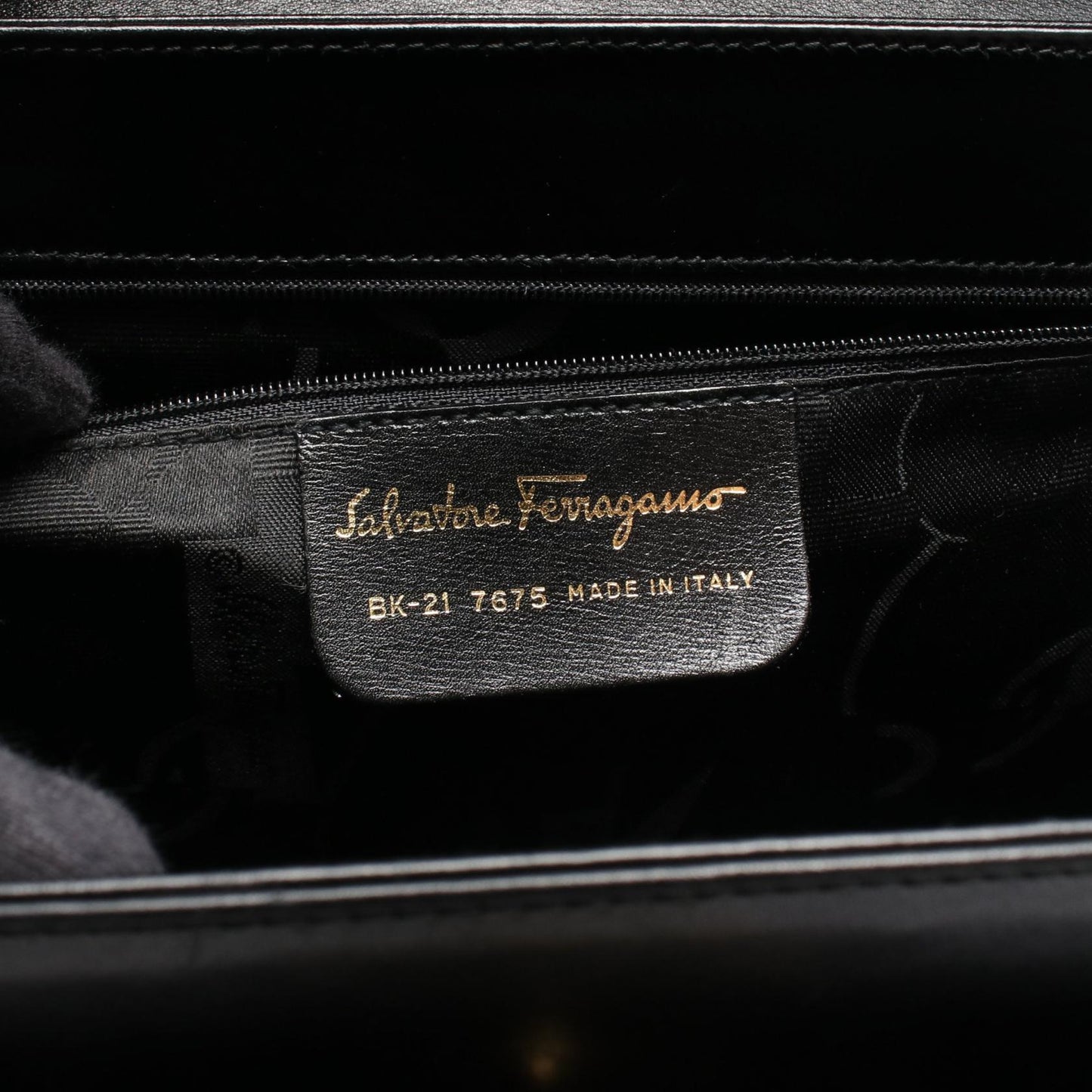 ヴァラリボン ショルダーバッグ レザー ブラック サルヴァトーレフェラガモ バッグ Salvatore Ferragamo