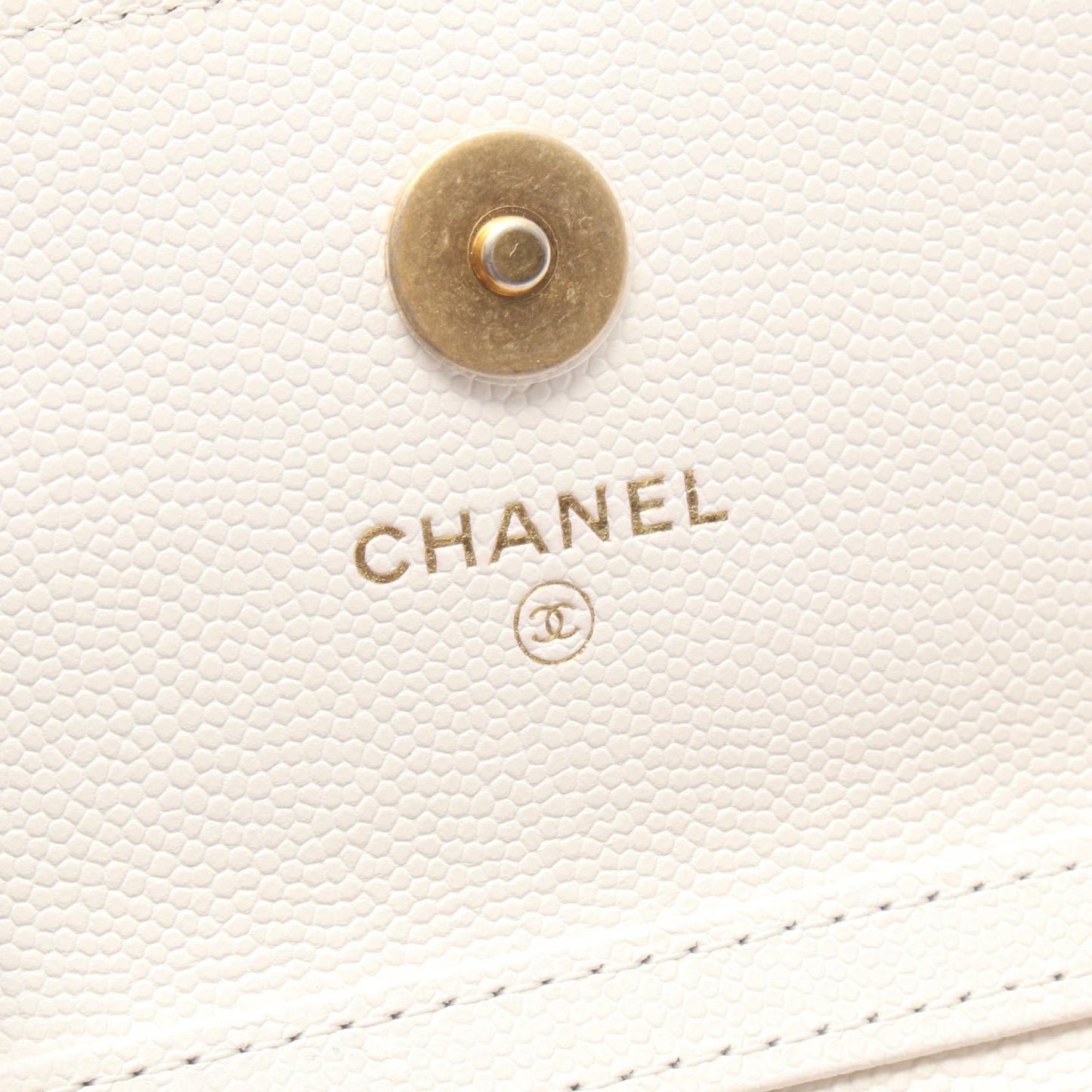 マトラッセ チェーンショルダーバッグ キャビアスキン ホワイト ゴールド金具 シャネル バッグ CHANEL