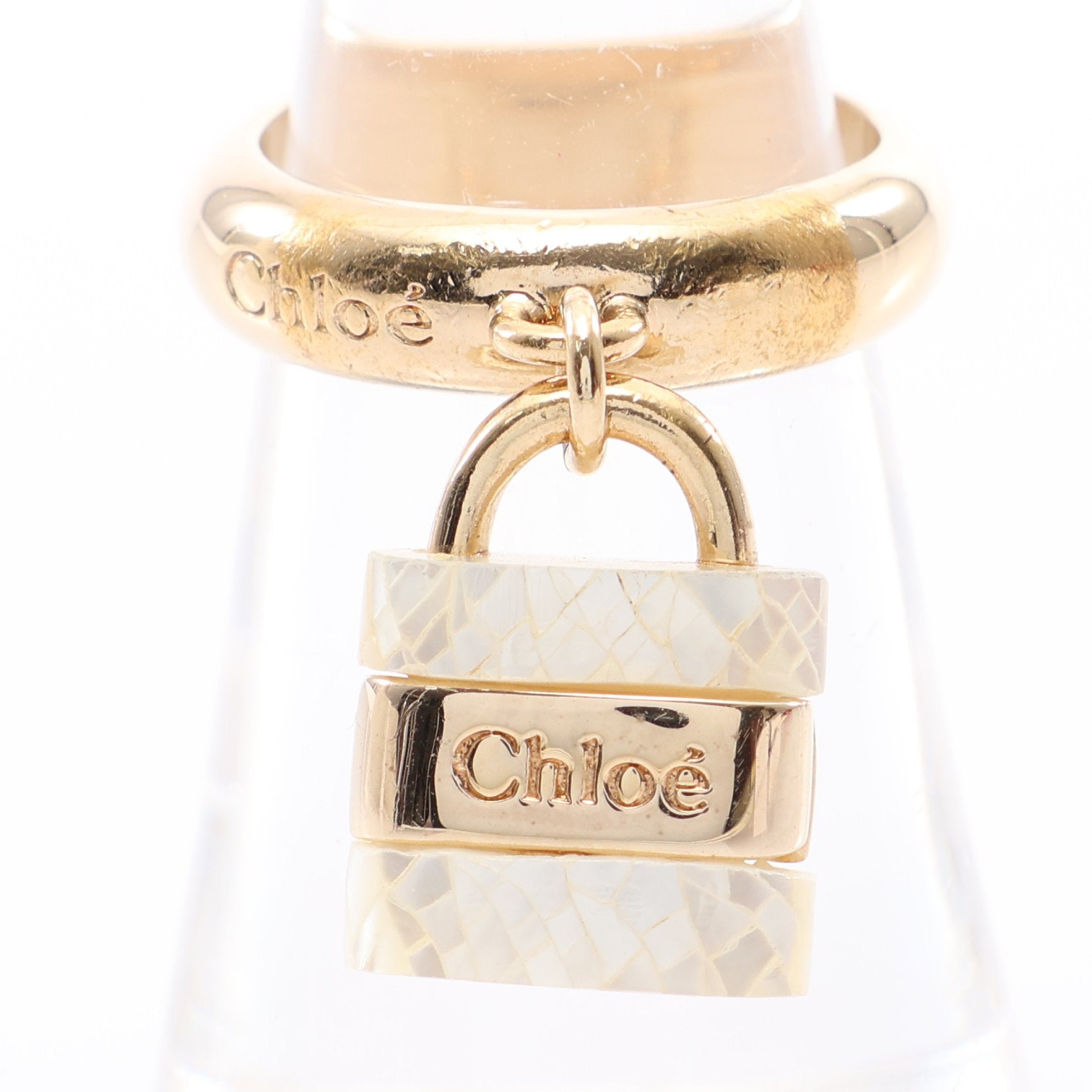Chloe クロエ キーホルダー リング キーリング　ゴールド　パドロック パドロックモチーフ リング 指輪 GP シェル ゴールド オフホワイト