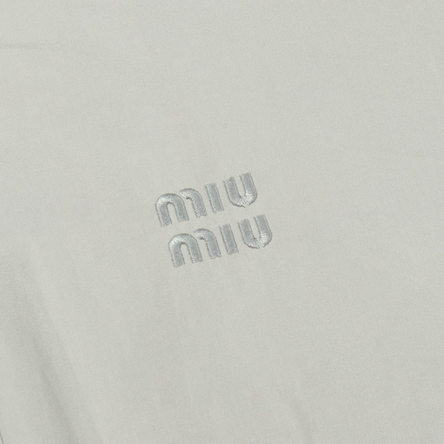 ロゴ刺繍 ボタンダウン 長袖 ポプリン シャツ コットン グレー ミュウミュウ トップス miu miu
