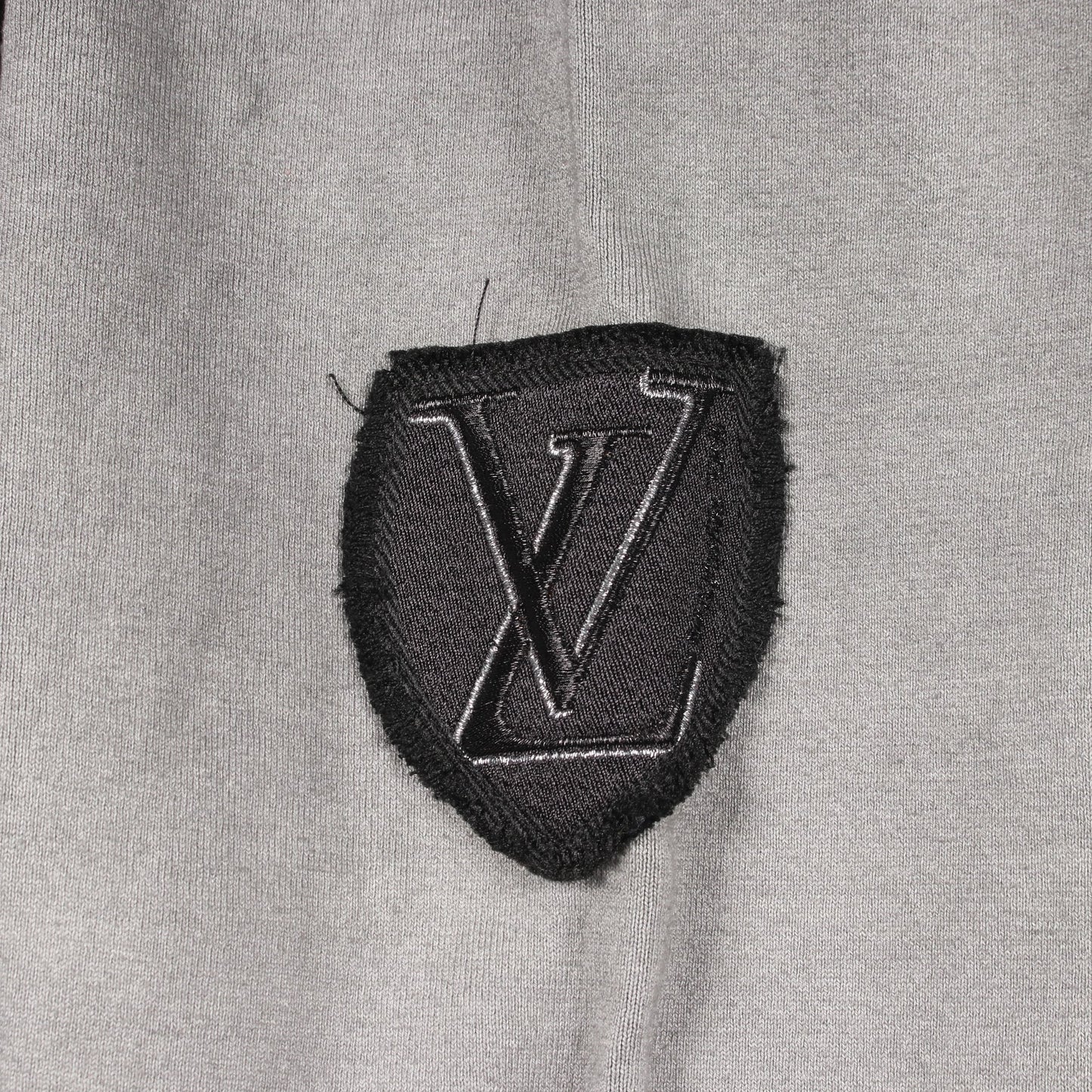 ロゴワッペン プルオーバーパーカー コットン グレー ルイヴィトン トップス LOUIS VUITTON