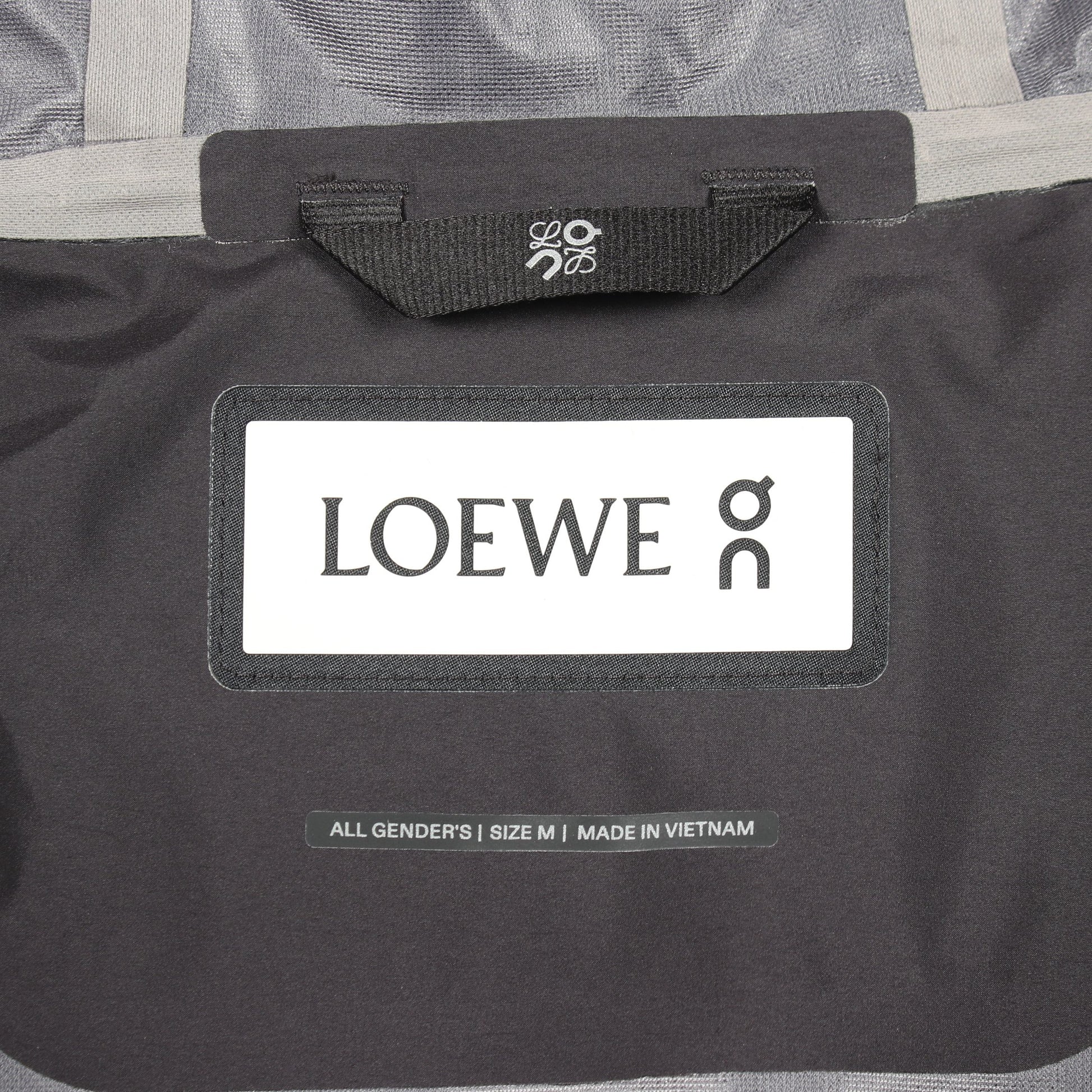 LOEWE × ON フード付き ジャケット ブラック ライトブラウン ロエベ アウター LOEWE