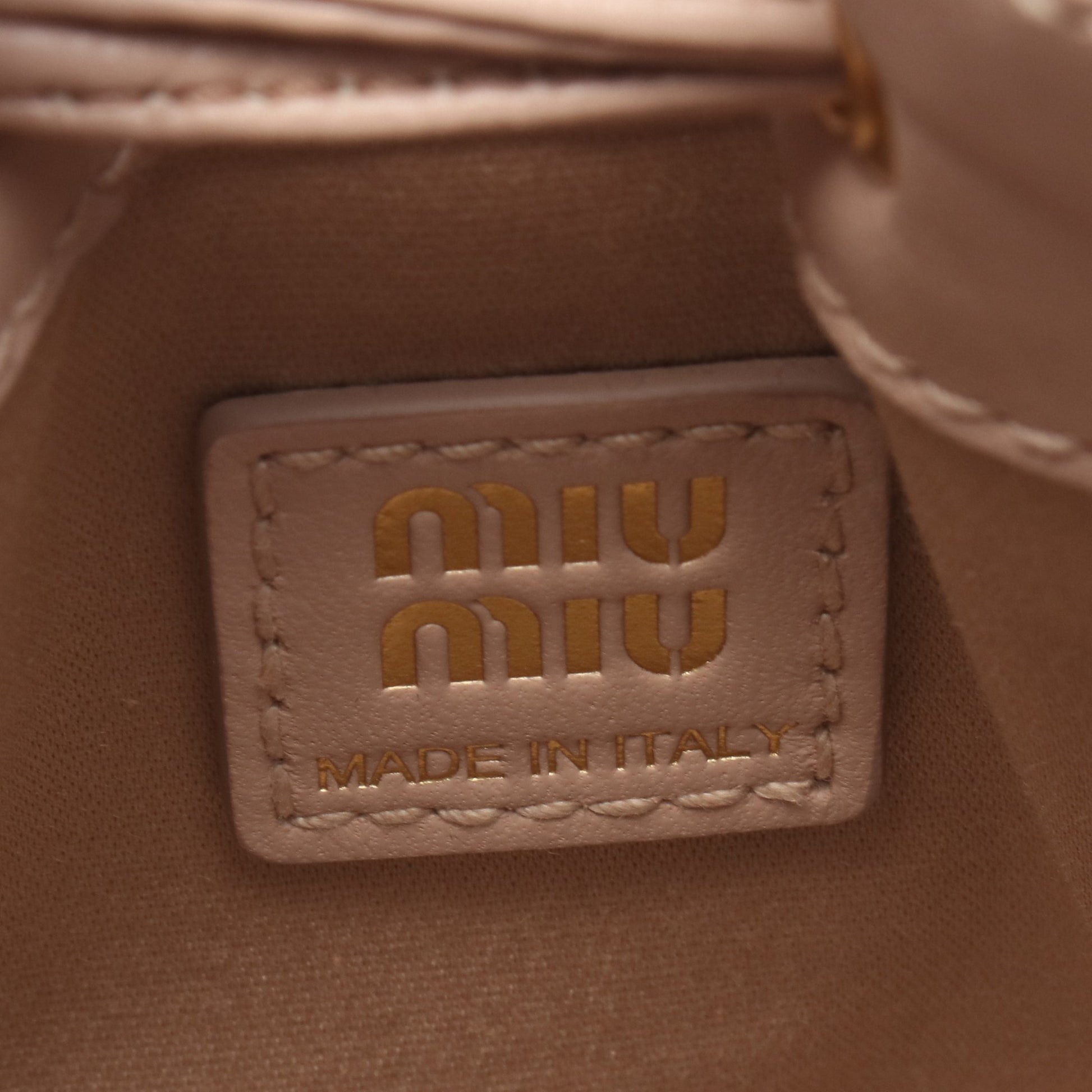マテラッセ ポーチ ハンドバッグ レザー ピンクベージュ ミュウミュウ バッグ miu miu