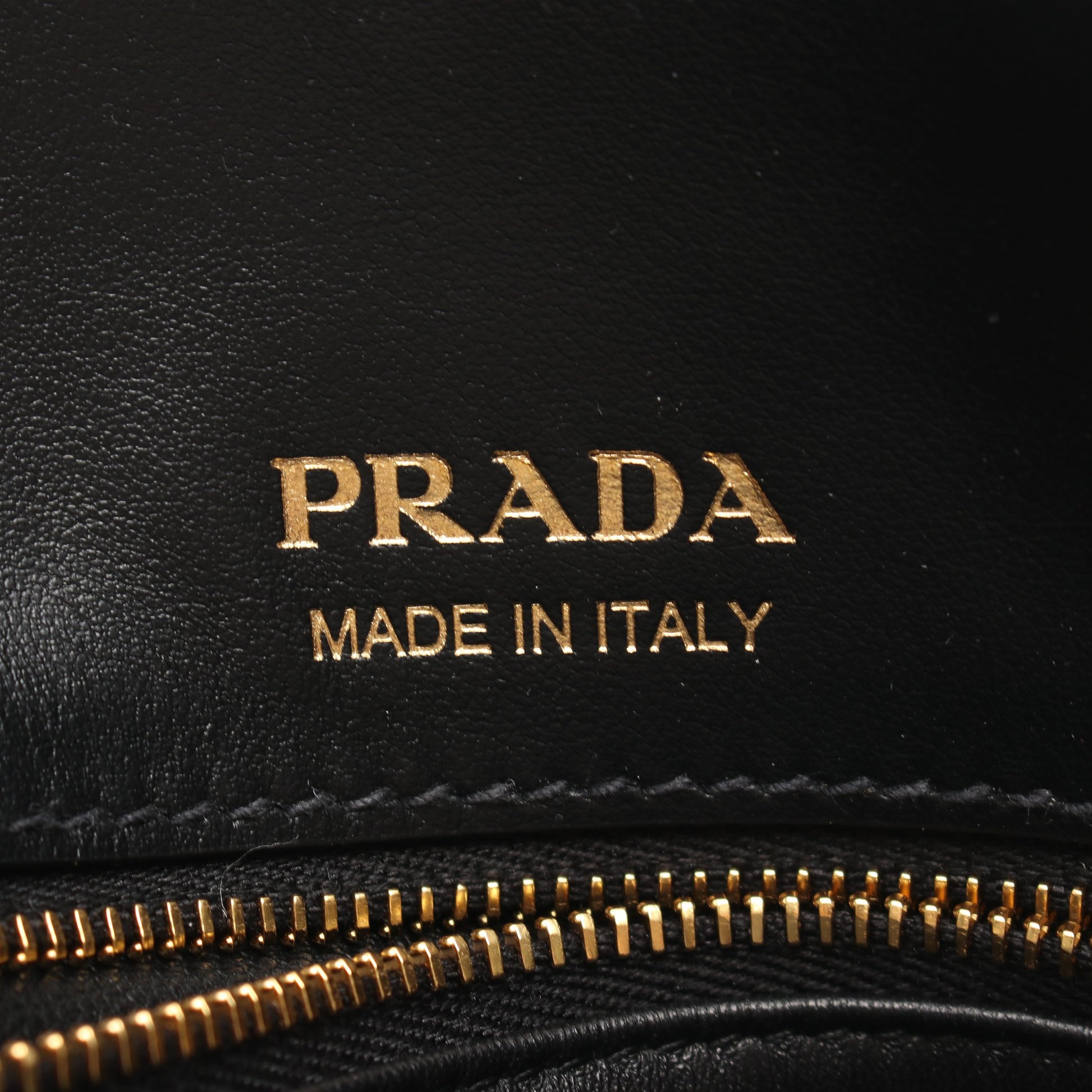 エチュード SOFTY CALF ショルダーバッグ レザー ブラック プラダ バッグ PRADA