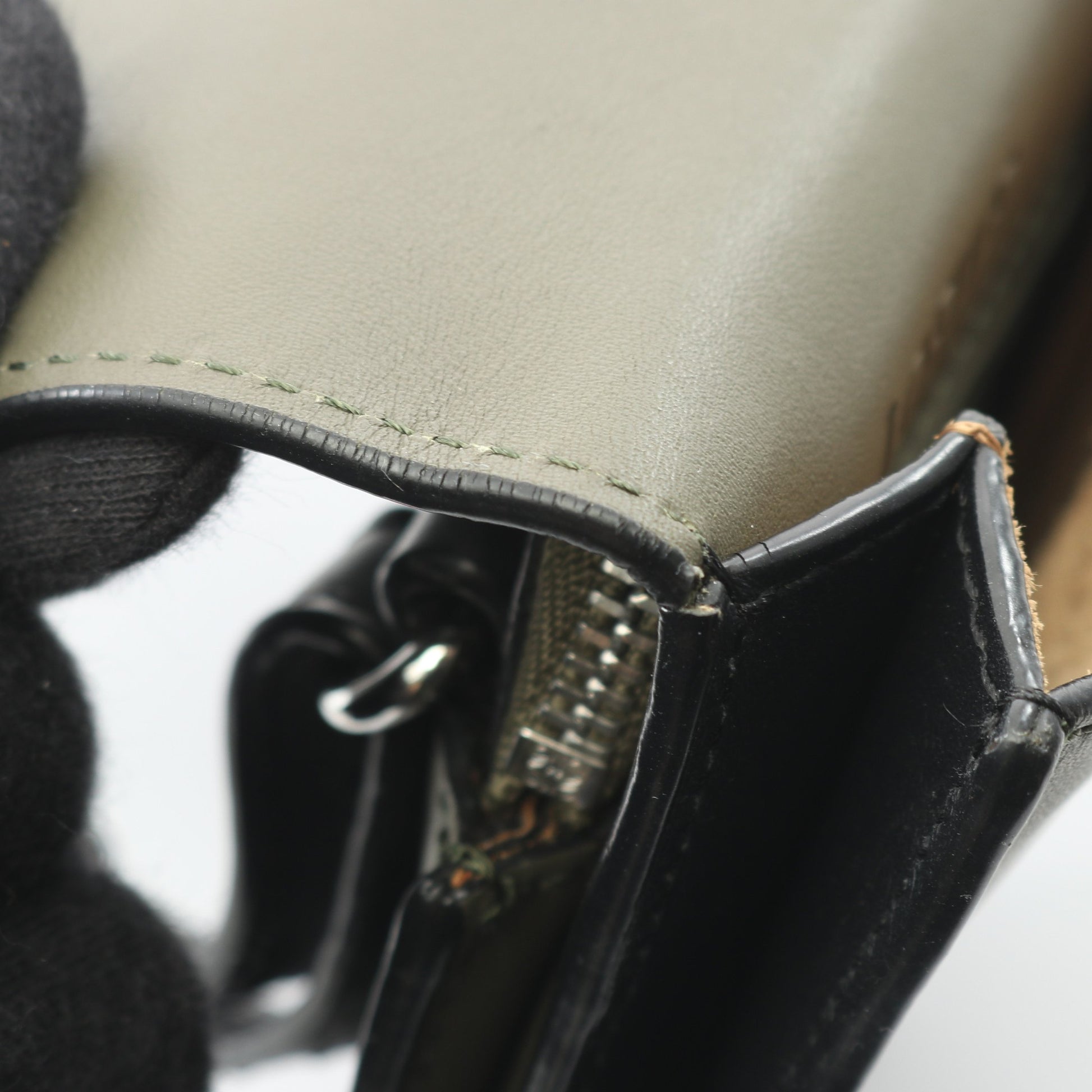 GUSSET FLAT CROSSBODY ガセット フラット クロスボディバッグ ショルダーバッグ レザー カーキグリーン ブラック ロエベ バッグ LOEWE
