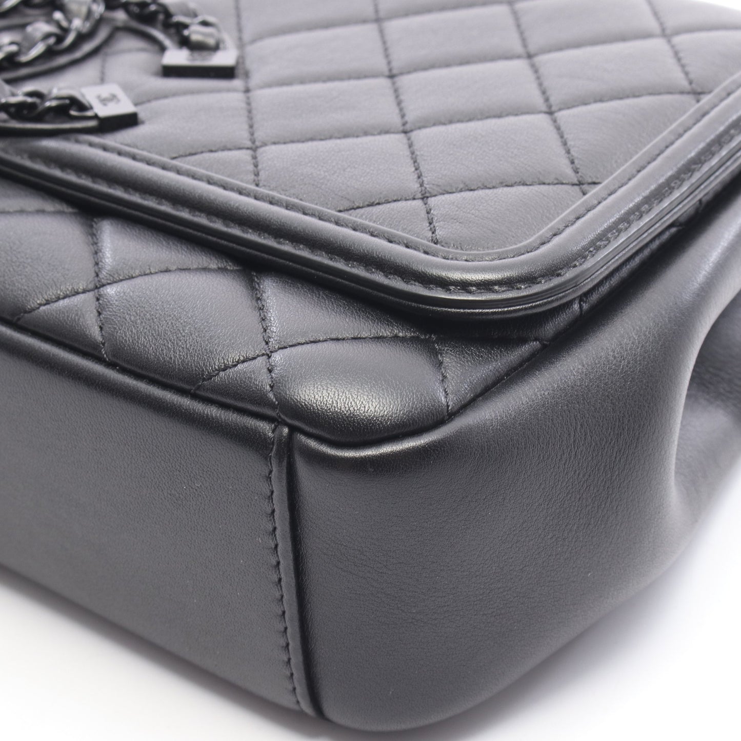 マトラッセ チェーンショルダーバッグ レザー ブラック ブラック金具 シャネル バッグ CHANEL