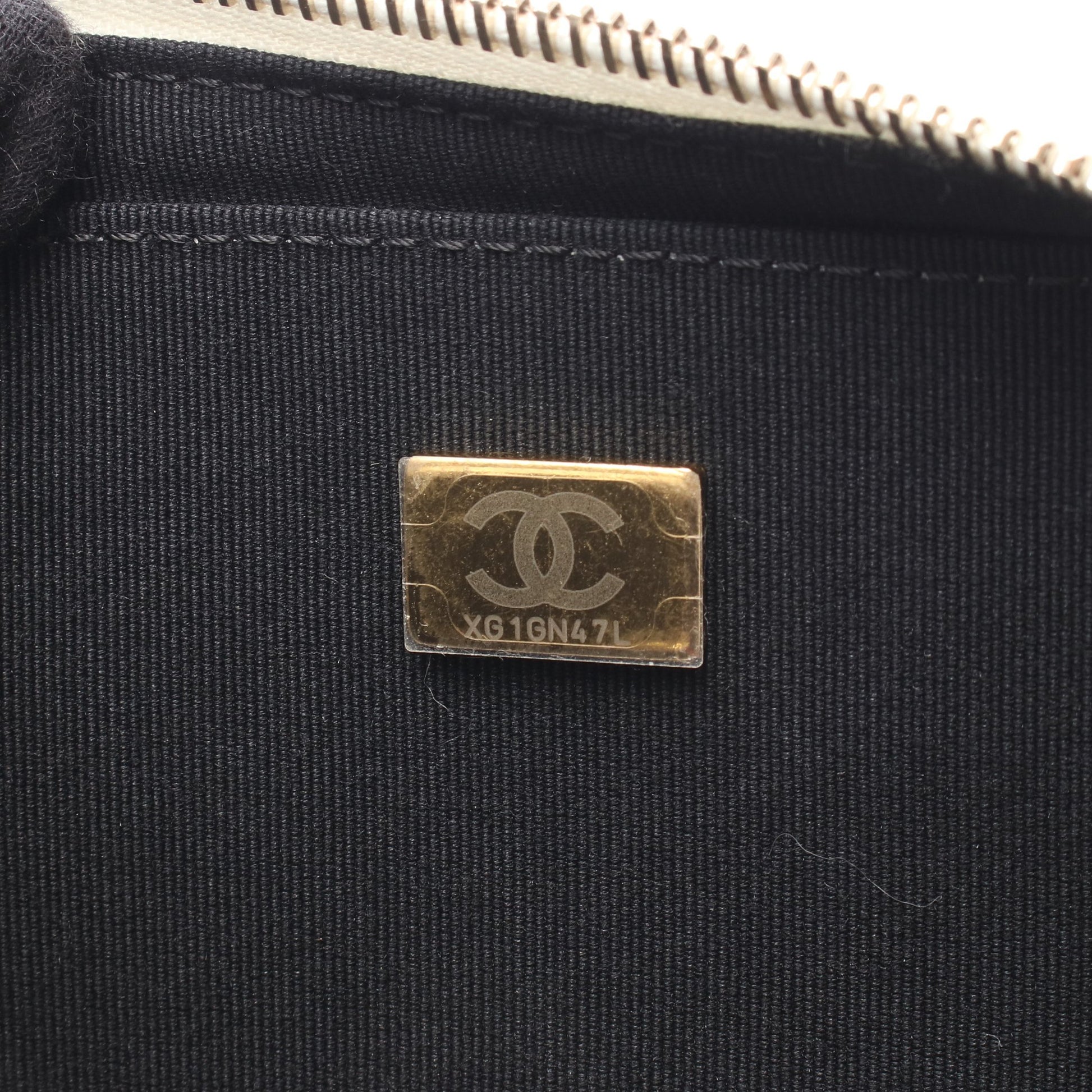 マトラッセ スモールフラップ チェーンショルダーバッグ キャビアスキン オフホワイト ゴールド金具 シャネル バッグ CHANEL