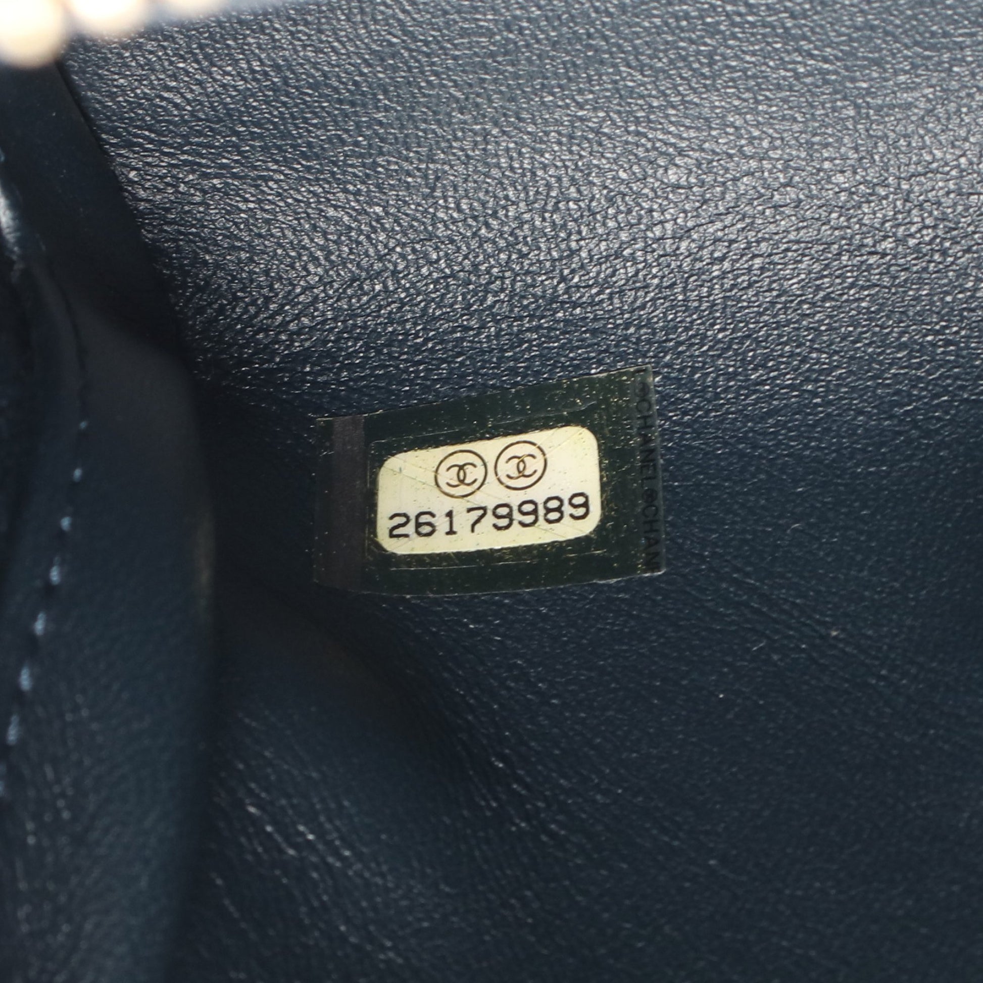 シェブロン Vステッチ メダル チェーンショルダーバッグ レザー ダークグリーン ゴールド金具 シャネル バッグ CHANEL