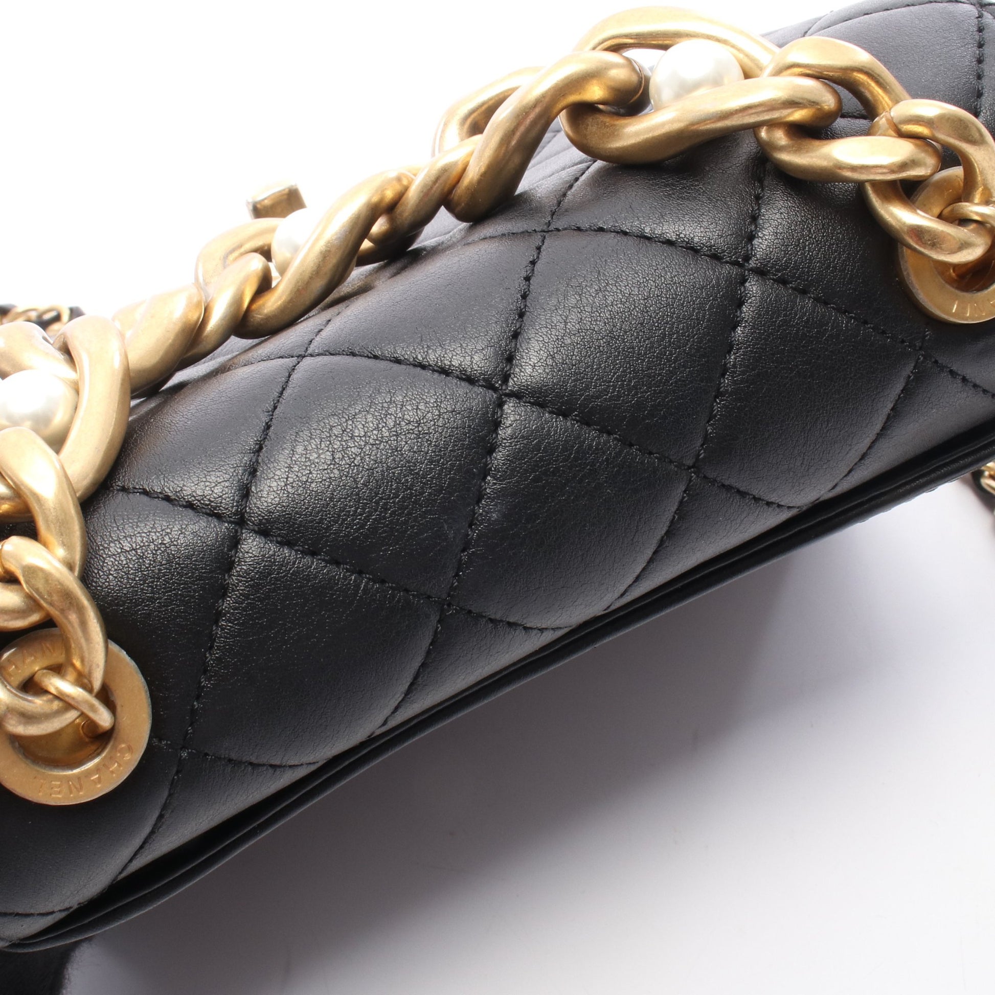 マトラッセ スモールフラップ チェーンショルダーバッグ ラムスキン ブラック ゴールド金具 シャネル バッグ CHANEL
