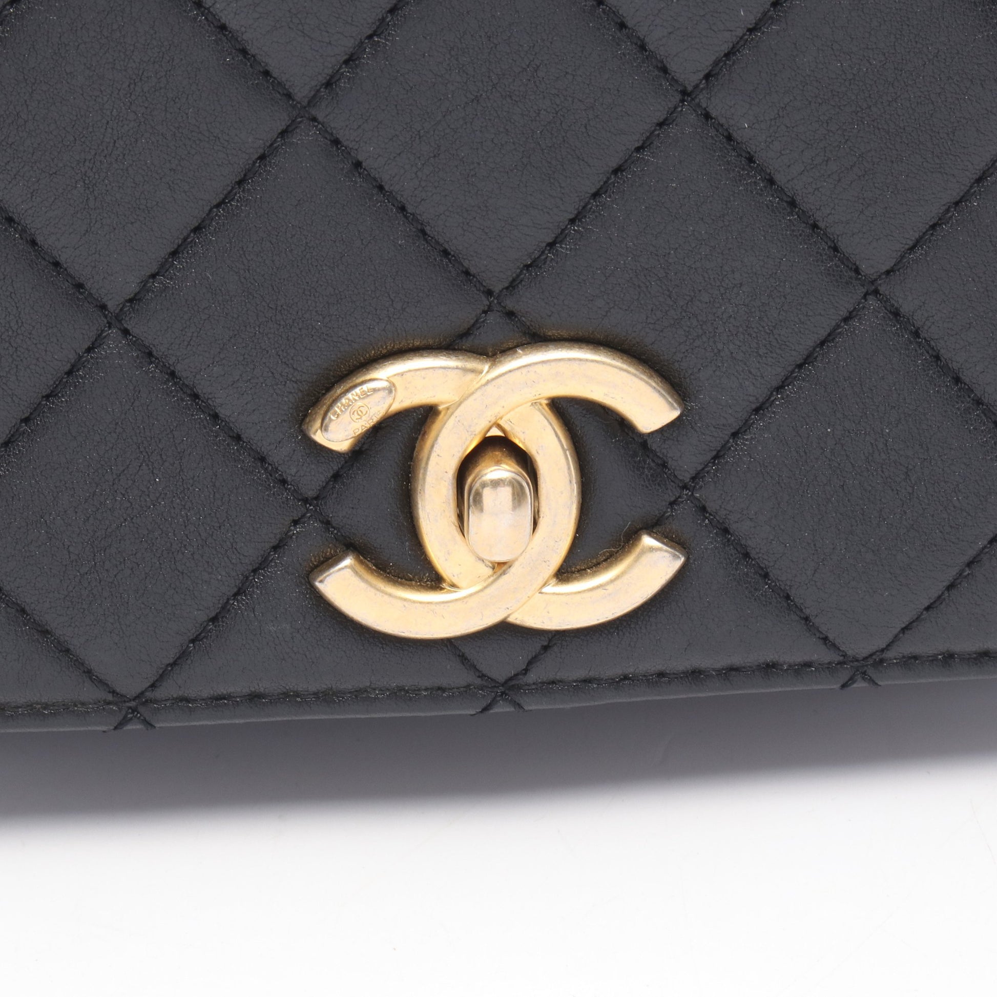 マトラッセ スモールフラップ チェーンショルダーバッグ ラムスキン ブラック ゴールド金具 シャネル バッグ CHANEL