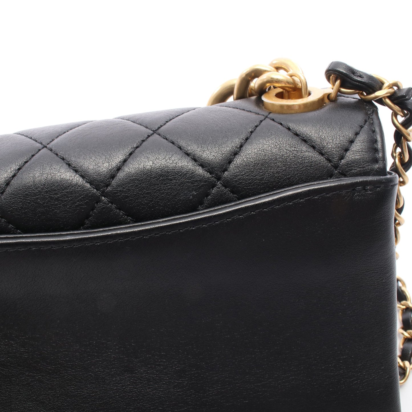 マトラッセ スモールフラップ チェーンショルダーバッグ ラムスキン ブラック ゴールド金具 シャネル バッグ CHANEL