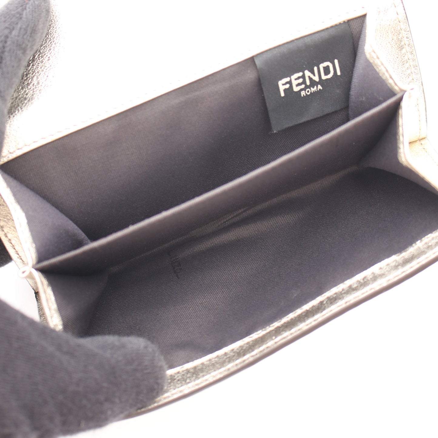 バゲット ミディアム FFエンボス 二つ折り財布 Wホック財布 レザー シャンパンゴールド フェンディ 財布・小物 FENDI
