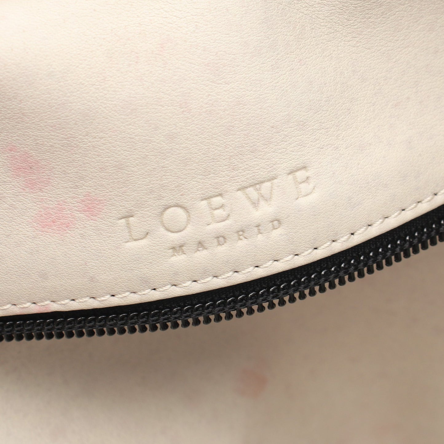 アマソナ32 ハンドバッグ スエード レザー ライトグレー ブラック ロエベ バッグ LOEWE