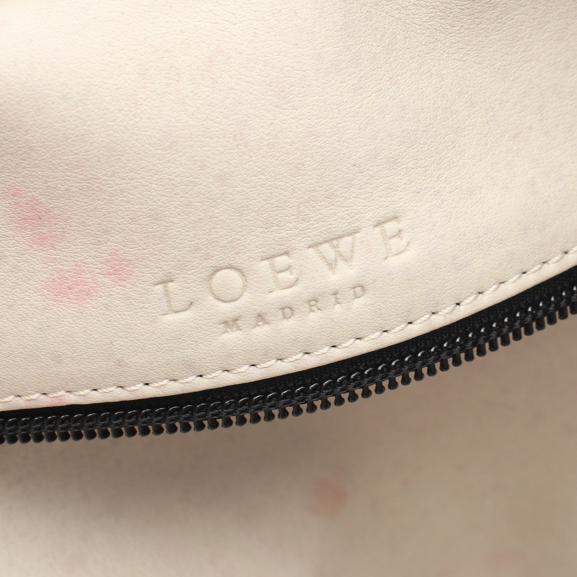 アマソナ32 ハンドバッグ スエード レザー ライトグレー ブラック ロエベ バッグ LOEWE