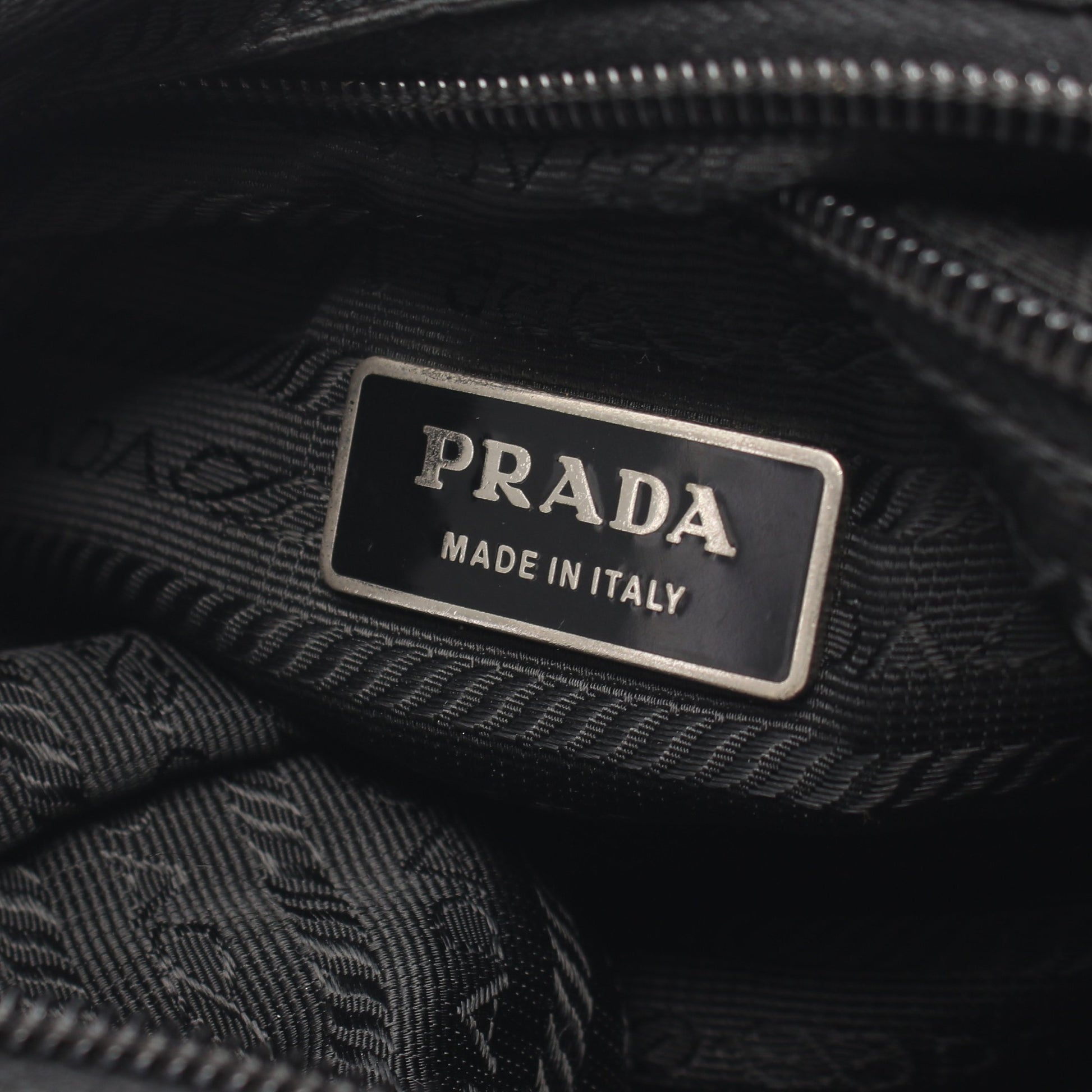 トライアングルロゴ ショルダーバッグ ナイロン サフィアーノレザー ブラック プラダ バッグ PRADA