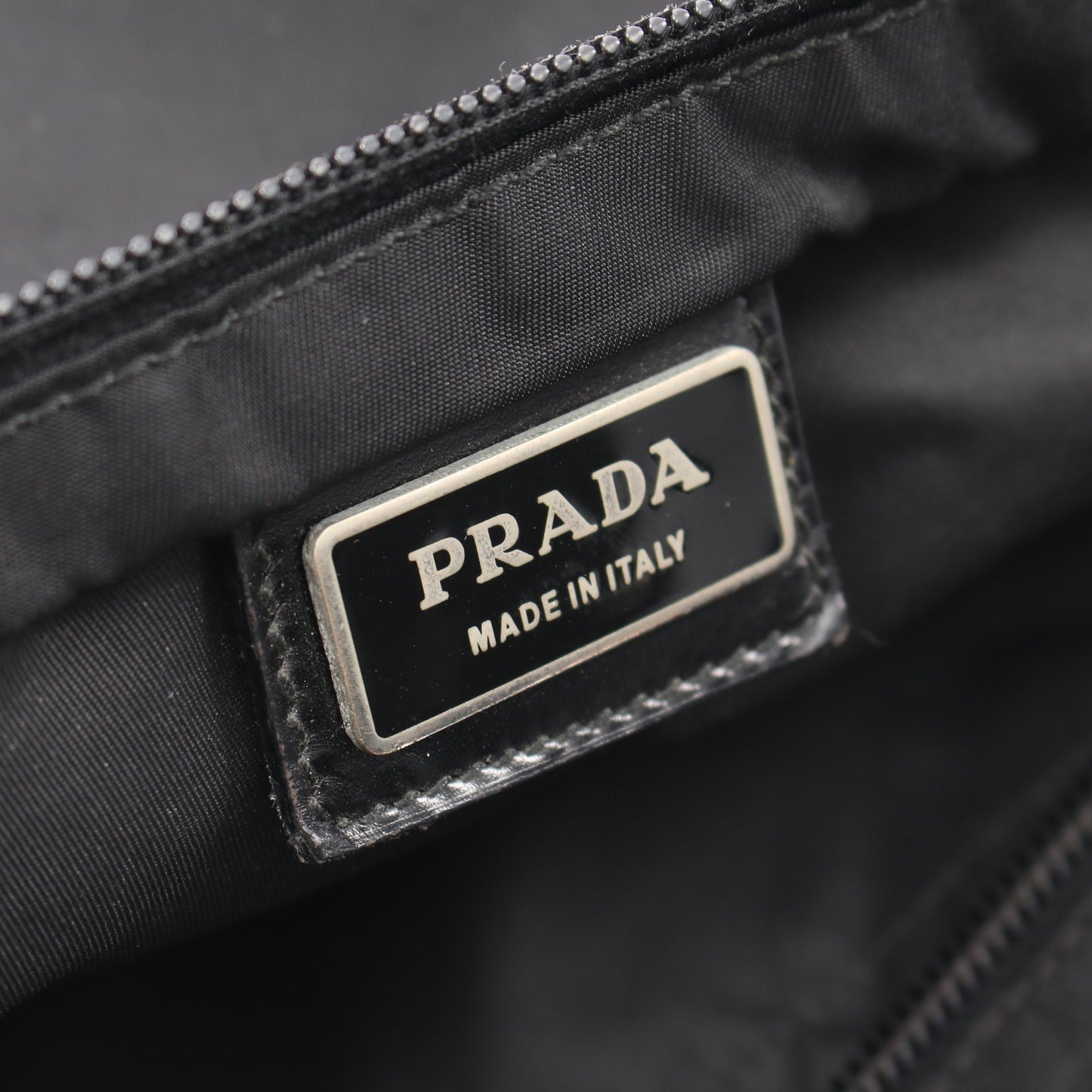 トライアングルロゴ ショルダーバッグ ナイロン レザー ブラック プラダ バッグ PRADA