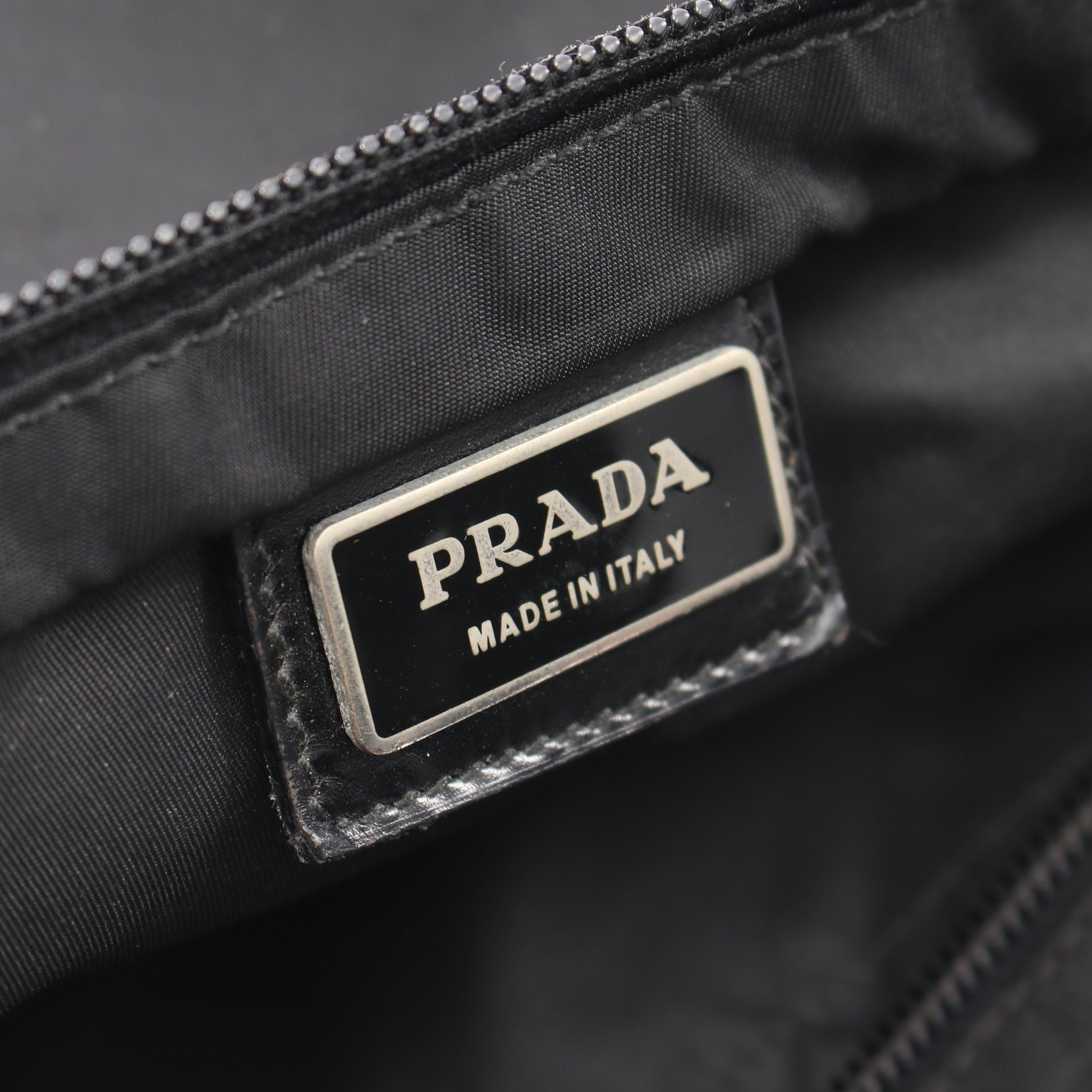 トライアングルロゴ ショルダーバッグ ナイロン レザー ブラック プラダ バッグ PRADA