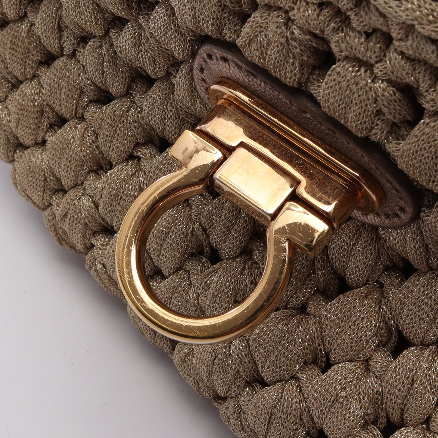 ガンチーニ チェーンショルダーバッグ ファブリック ゴールド サルヴァトーレフェラガモ バッグ Salvatore Ferragamo