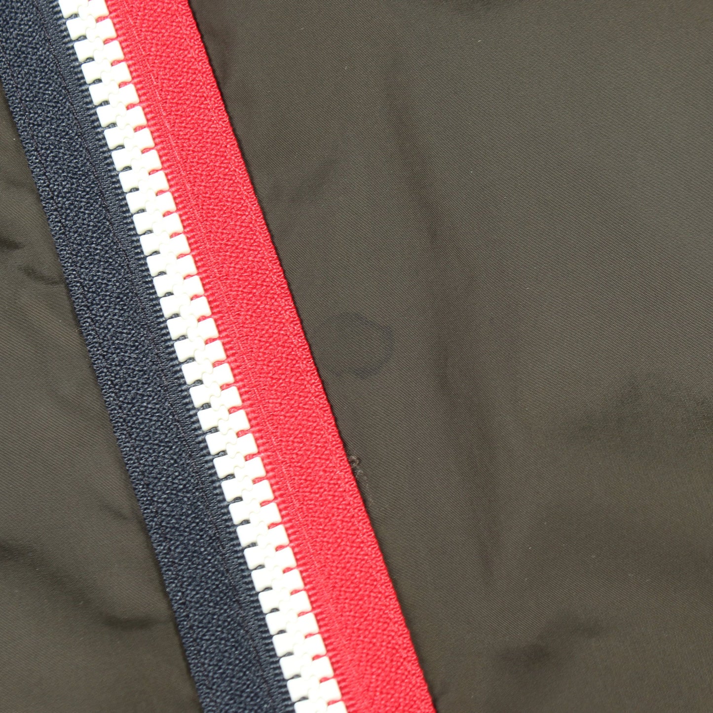 KERALLE ジップアップ フード付き ブルゾン ナイロン ダークグリーン モンクレール アウター MONCLER