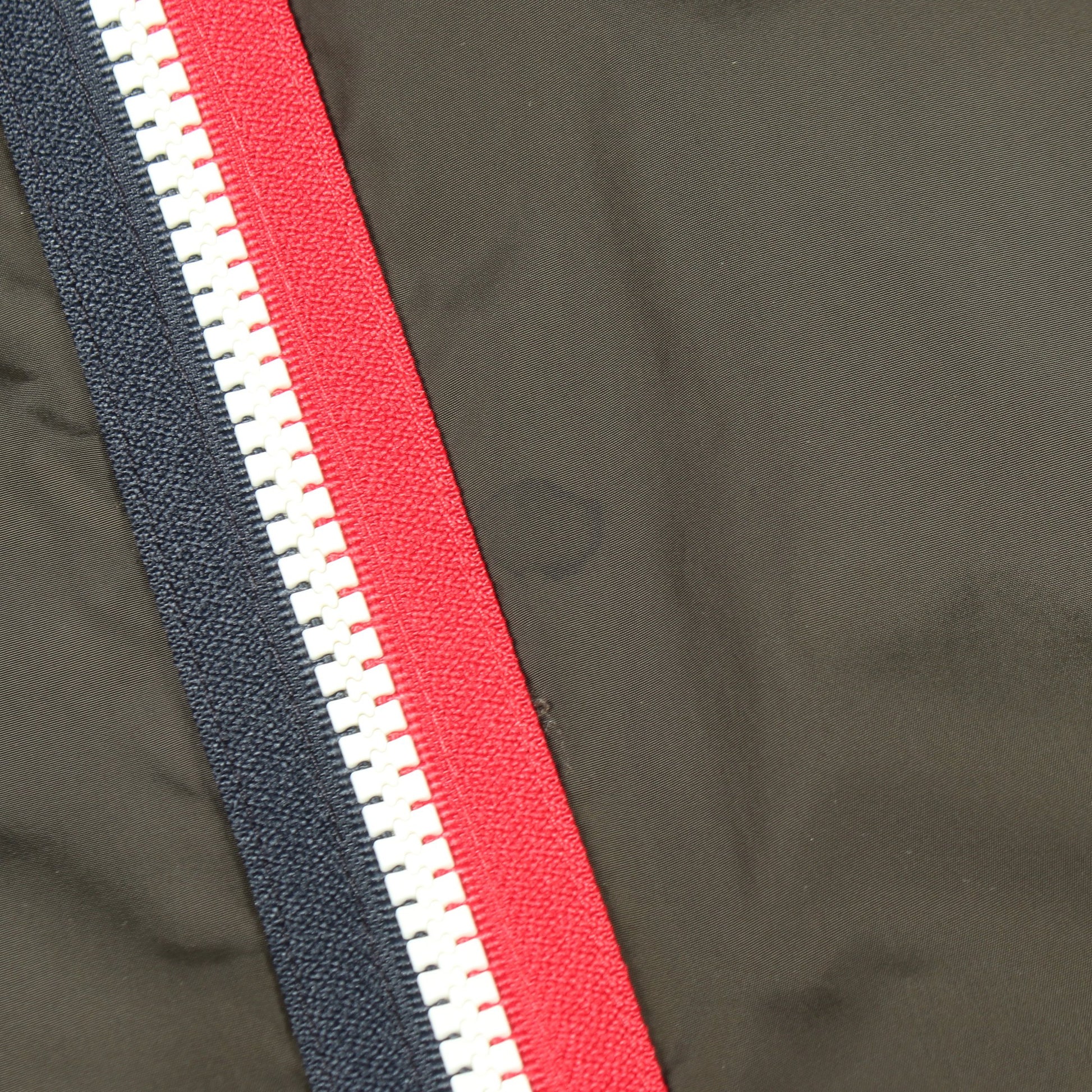 KERALLE ジップアップ フード付き ブルゾン ナイロン ダークグリーン モンクレール アウター MONCLER