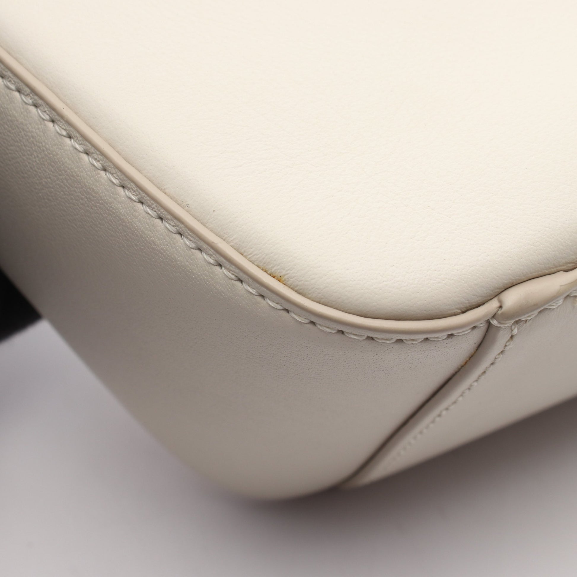 ハンモック ホーボーバッグ ミニ 2WAY ワンショルダーバッグ レザー オフホワイト ロエベ バッグ LOEWE