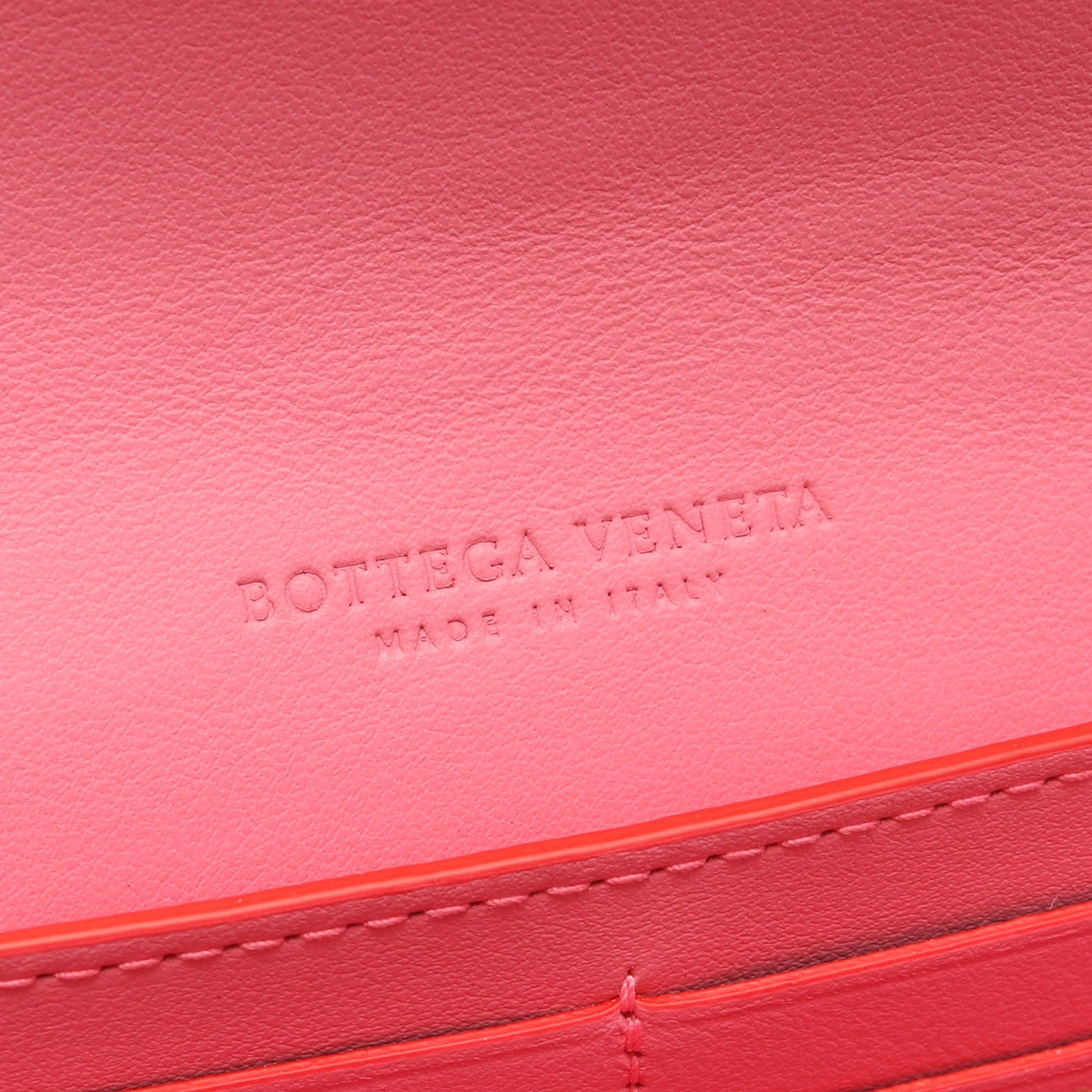 イントレチャート 二つ折り長財布 レザー レッド ピンク ボッテガヴェネタ 財布・小物 BOTTEGA VENETA