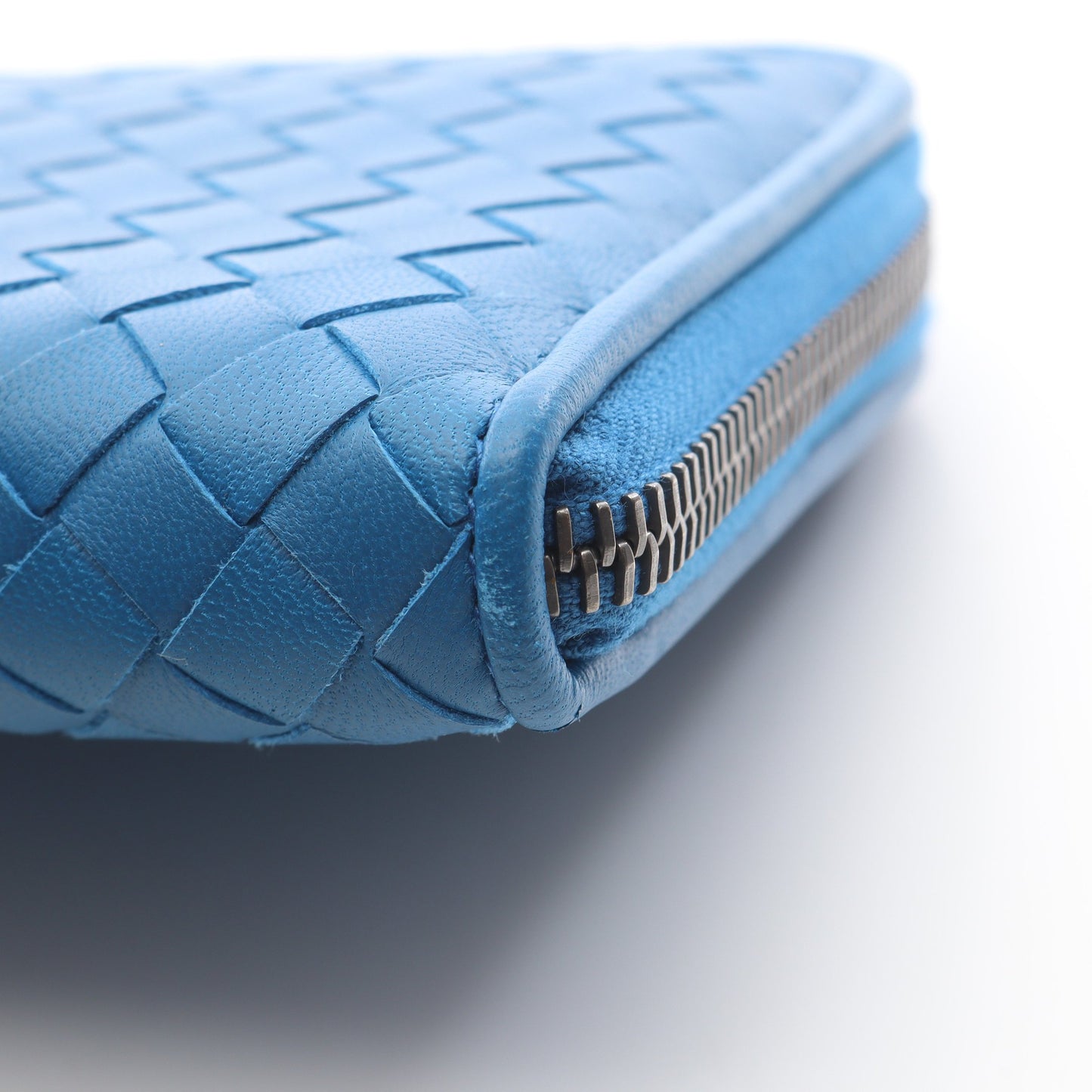 イントレチャート ラウンドファスナー長財布 レザー ブルー ボッテガヴェネタ 財布・小物 BOTTEGA VENETA