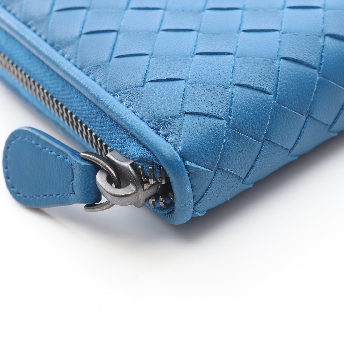 イントレチャート ラウンドファスナー長財布 レザー ブルー ボッテガヴェネタ 財布・小物 BOTTEGA VENETA