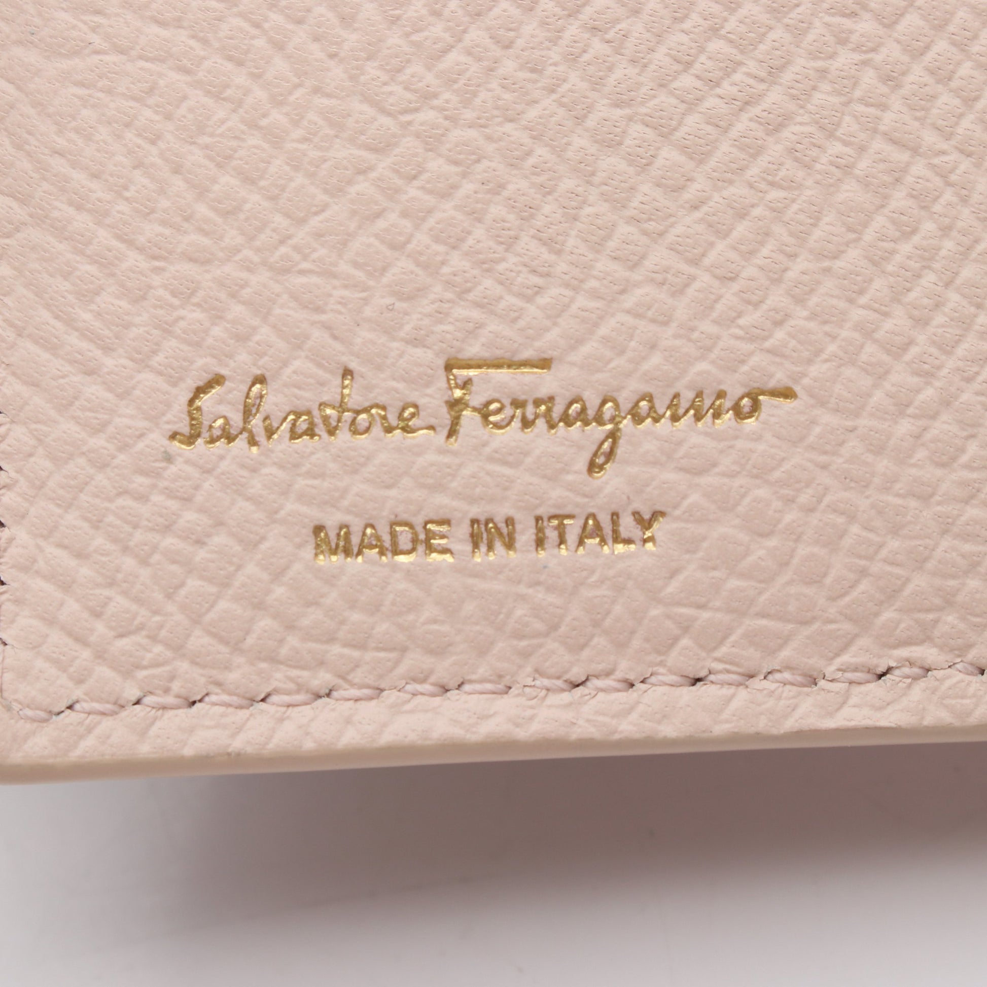 ガンチーニ 二つ折り財布 レザー ライトピンク サルヴァトーレフェラガモ 財布・小物 Salvatore Ferragamo