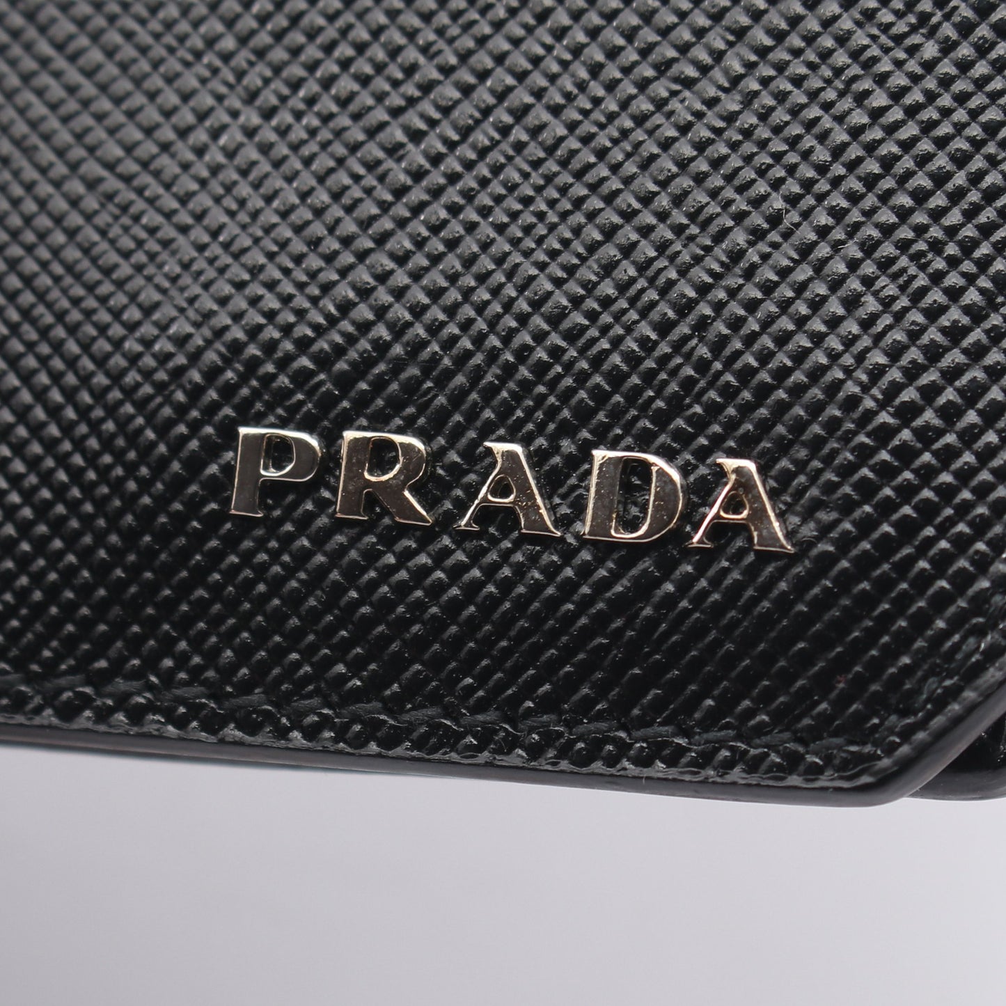 SAFFIANO CORNER 二つ折り財布 サフィアーノレザー ブラック プラダ 財布・小物 PRADA