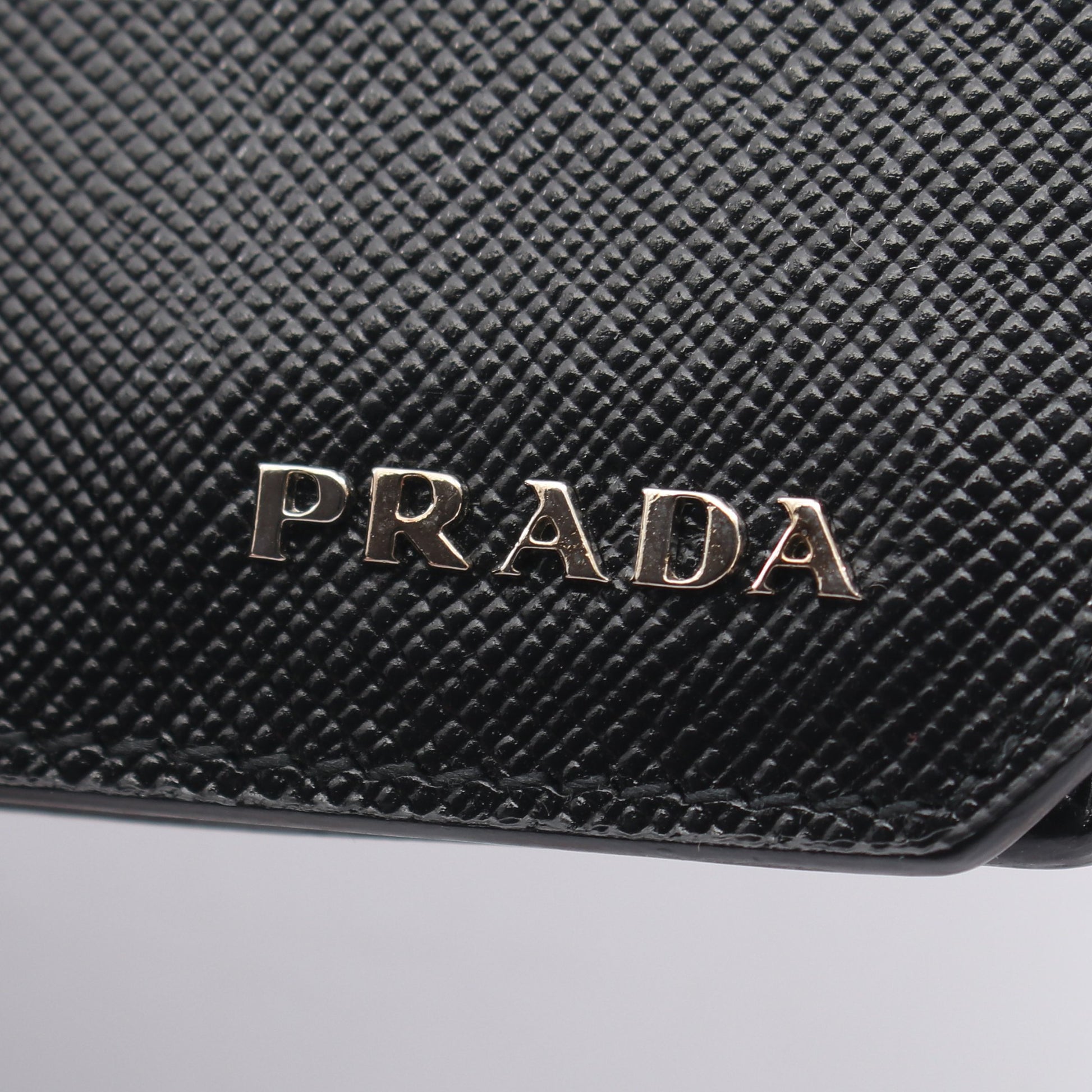 SAFFIANO CORNER 二つ折り財布 サフィアーノレザー ブラック プラダ 財布・小物 PRADA