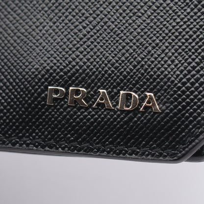 SAFFIANO CORNER 二つ折り財布 サフィアーノレザー ブラック プラダ 財布・小物 PRADA