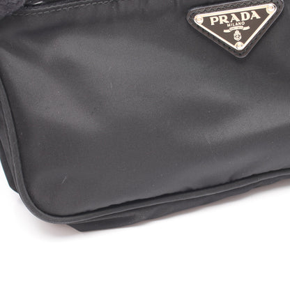 三角プレート ショルダーバッグ ナイロン レザー ブラック プラダ バッグ PRADA