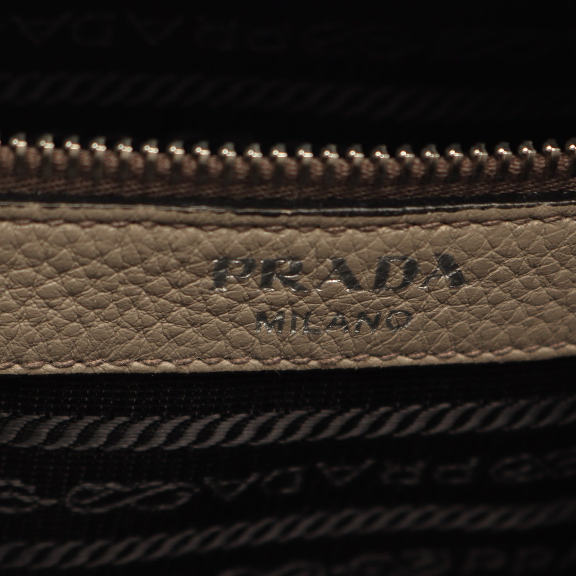 VITELLO PHENIX ショルダーバッグ トートバッグ レザー グレーベージュ プラダ バッグ PRADA