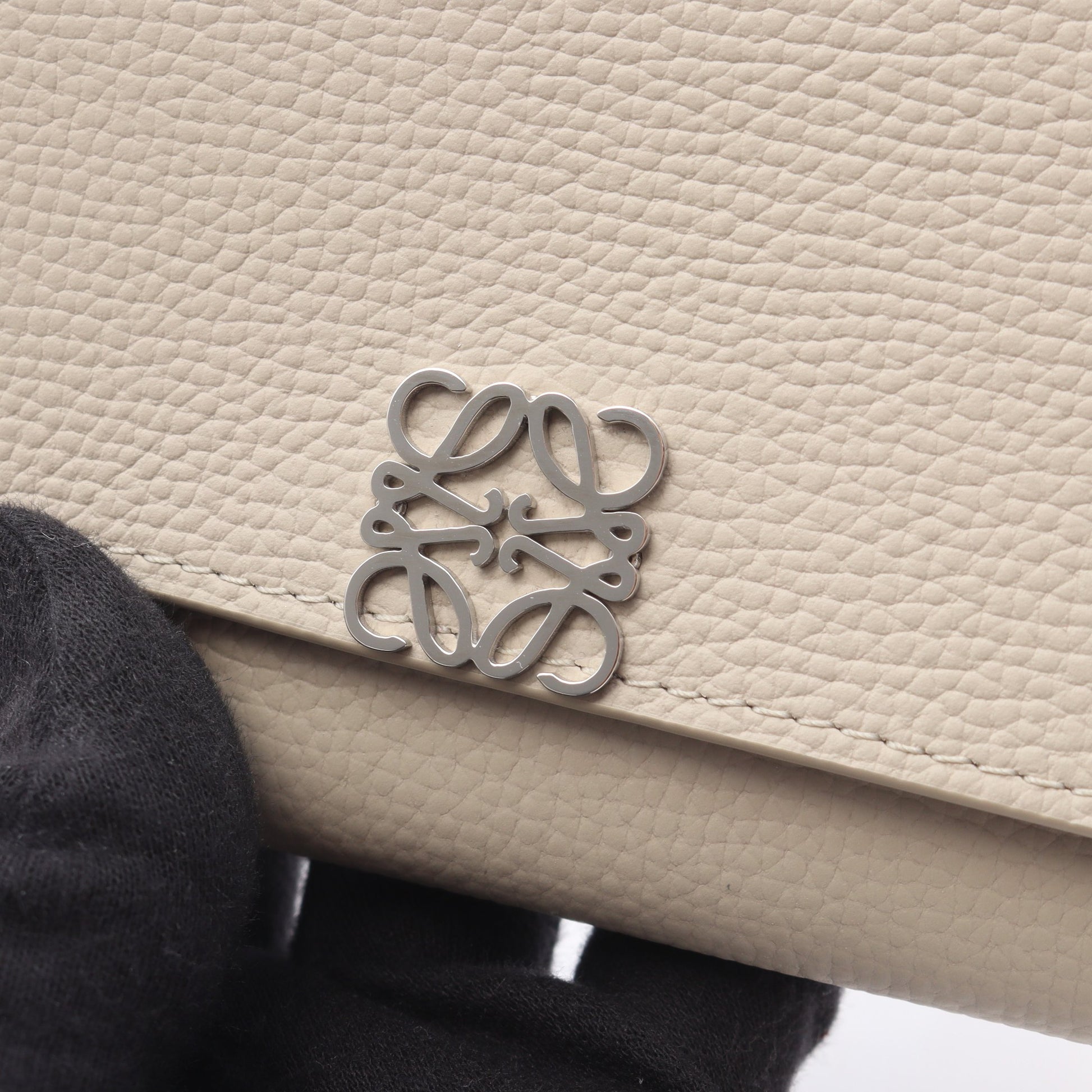 アナグラム コンチネンタル 二つ折り長財布 レザー ライトベージュ ロエベ 財布・小物 LOEWE