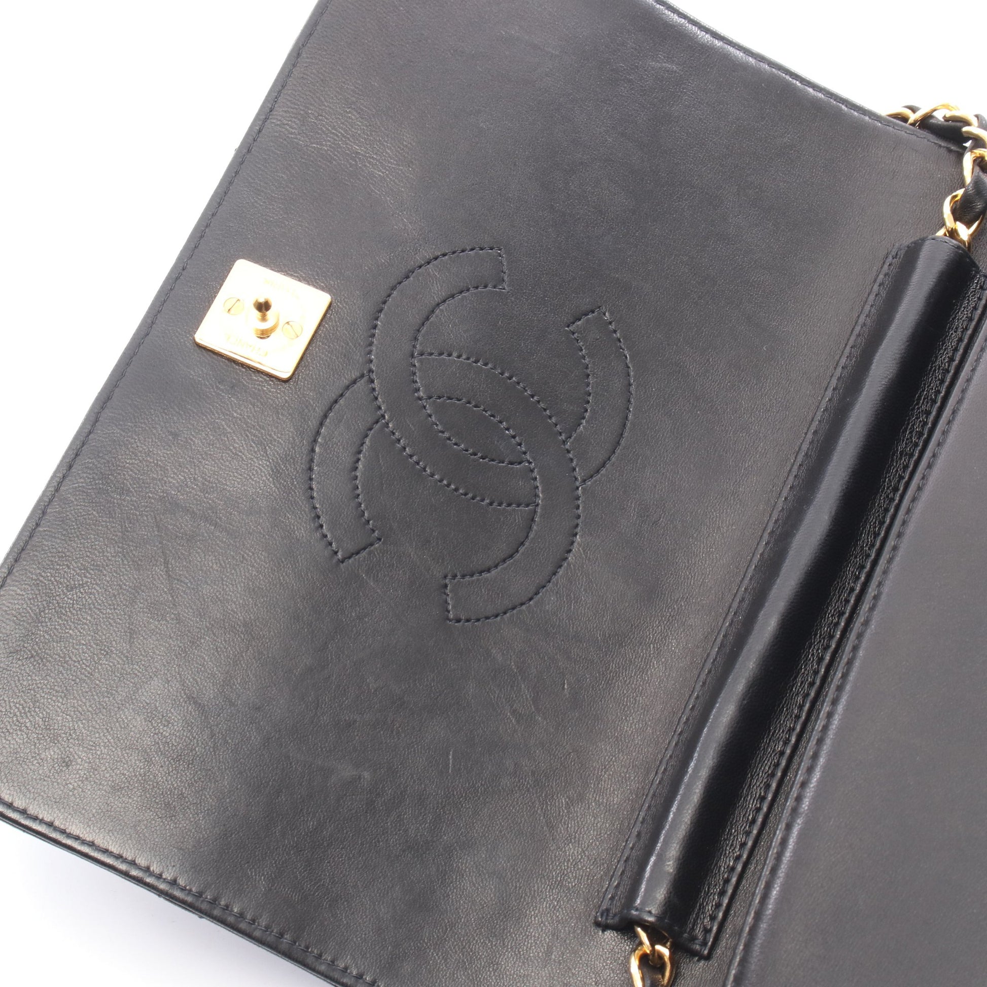 マトラッセ フルフラップ チェーンショルダーバッグ ラムスキン ブラック ゴールド金具 シャネル バッグ CHANEL