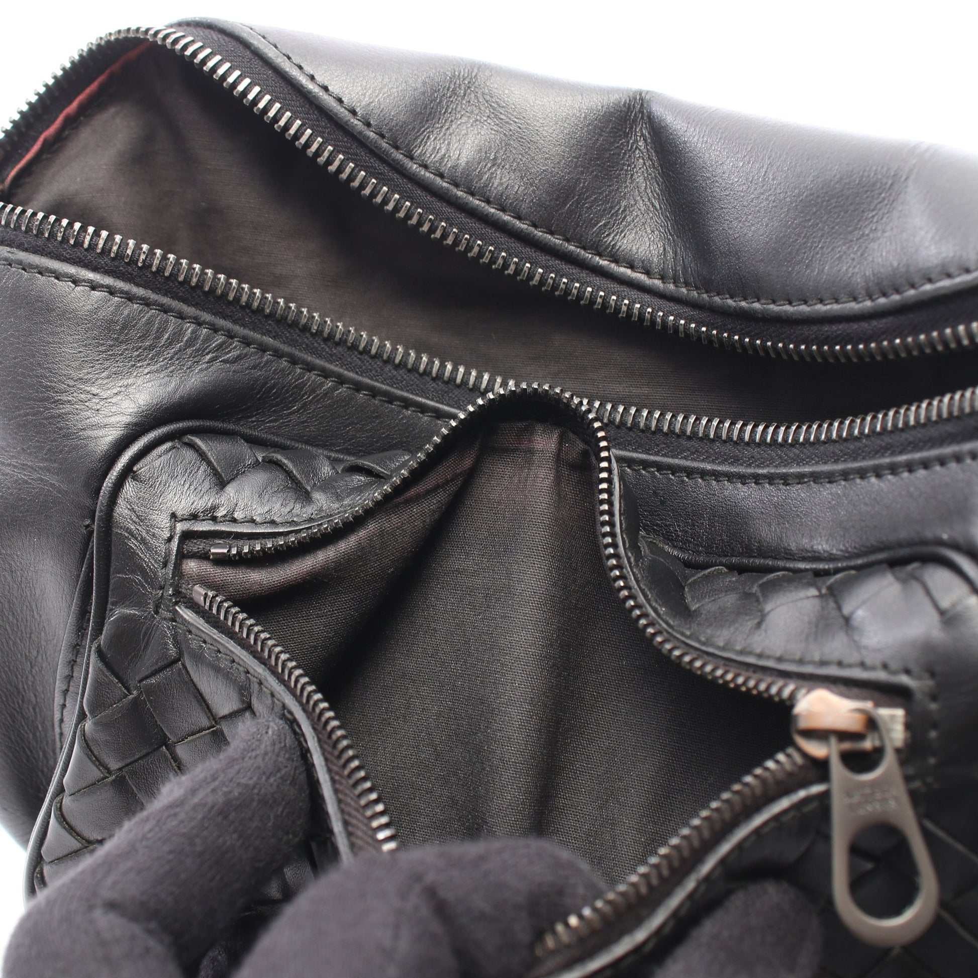 イントレチャート ボディバッグ レザー ブラック ボッテガヴェネタ バッグ BOTTEGA VENETA