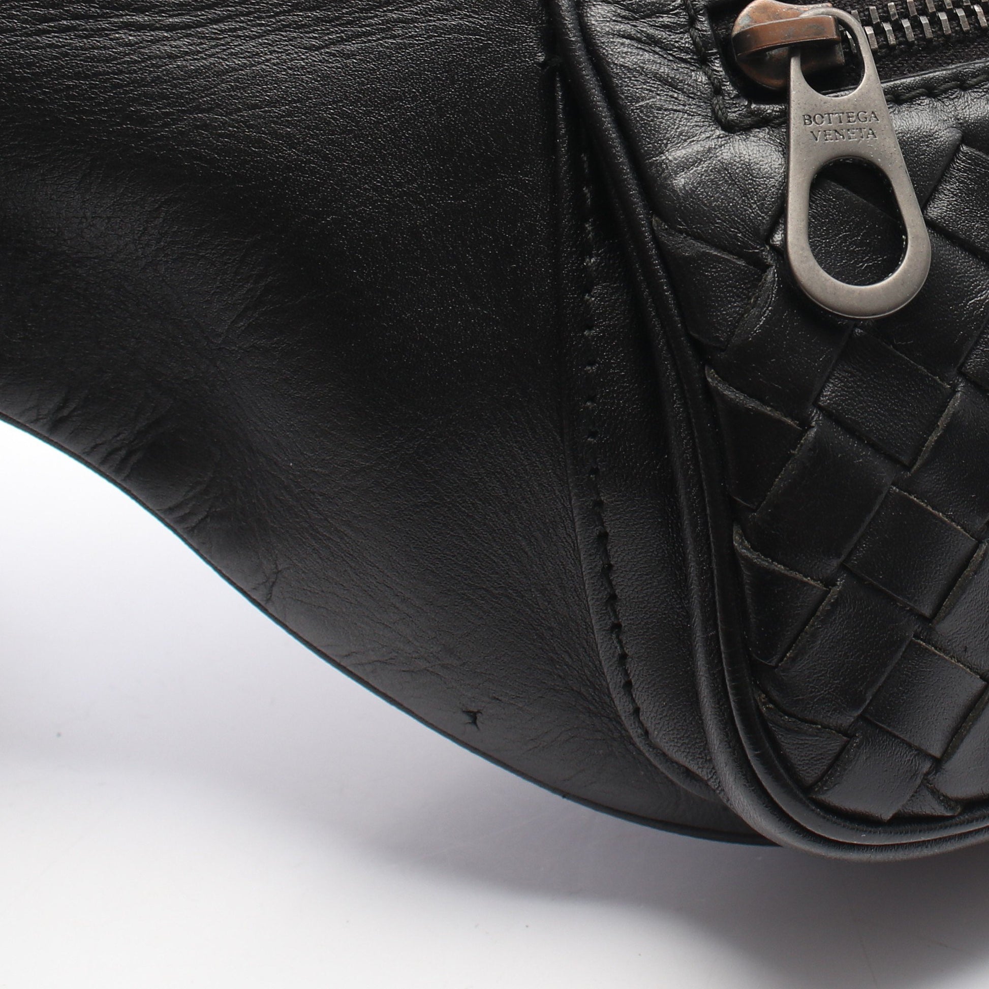 イントレチャート ボディバッグ レザー ブラック ボッテガヴェネタ バッグ BOTTEGA VENETA