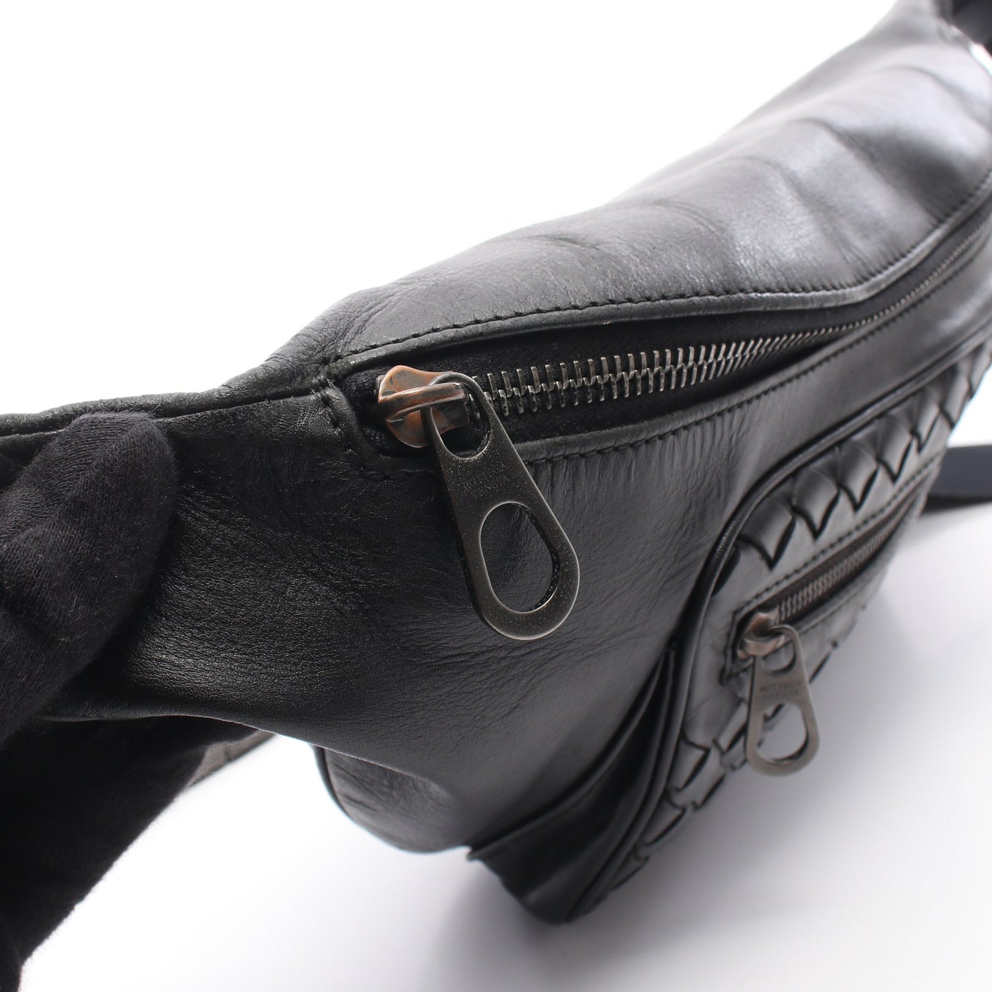 イントレチャート ボディバッグ レザー ブラック ボッテガヴェネタ バッグ BOTTEGA VENETA
