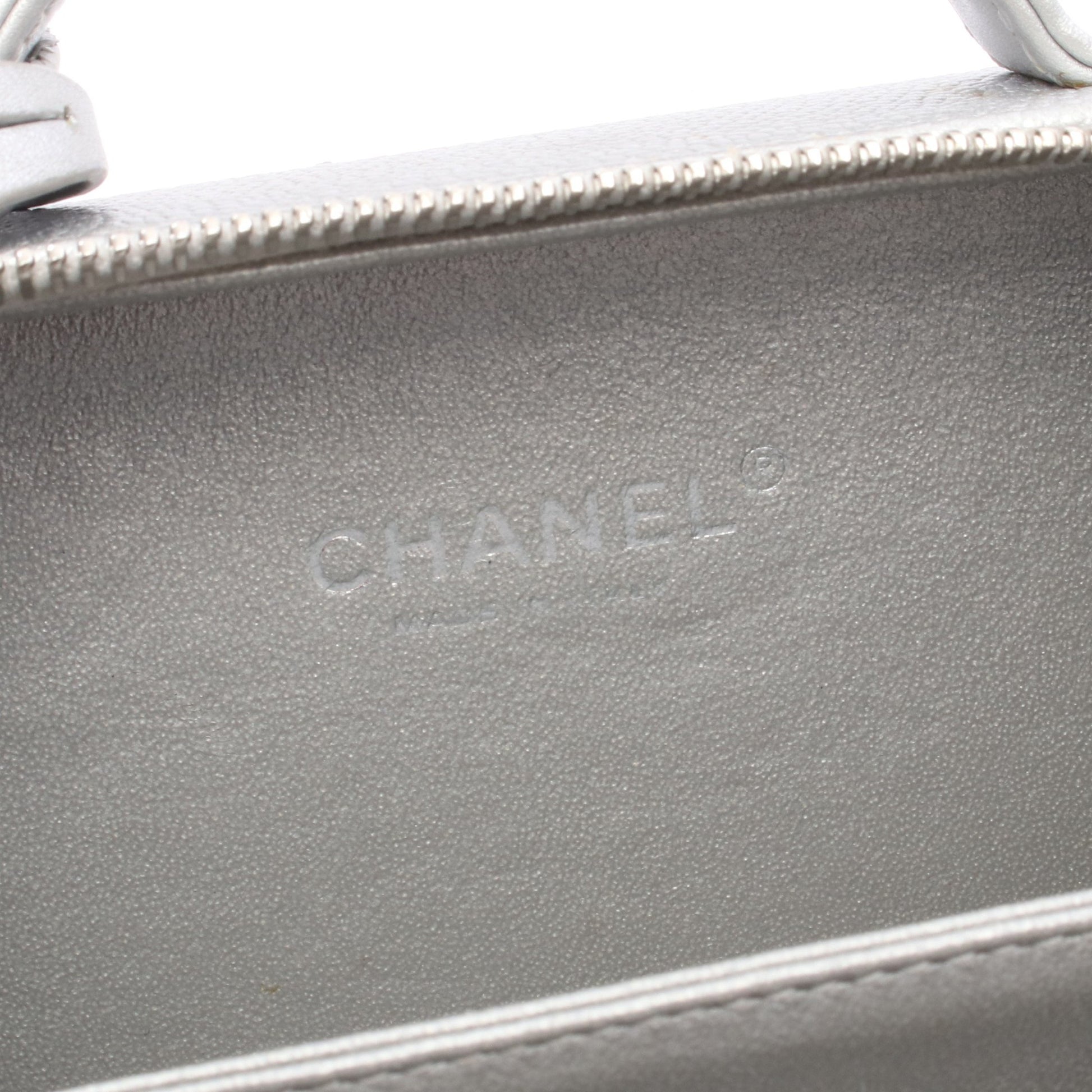 CCフィグリー スモール バニティバッグ チェーンショルダーバッグ キャビアスキン シルバー シルバー金具 シャネル バッグ CHANEL