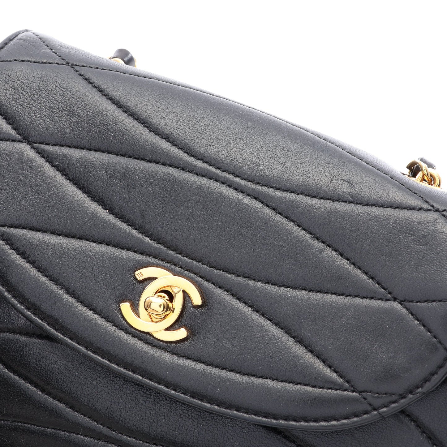 チェーンショルダーバッグ ラムスキン ブラック ゴールド金具 シャネル バッグ CHANEL