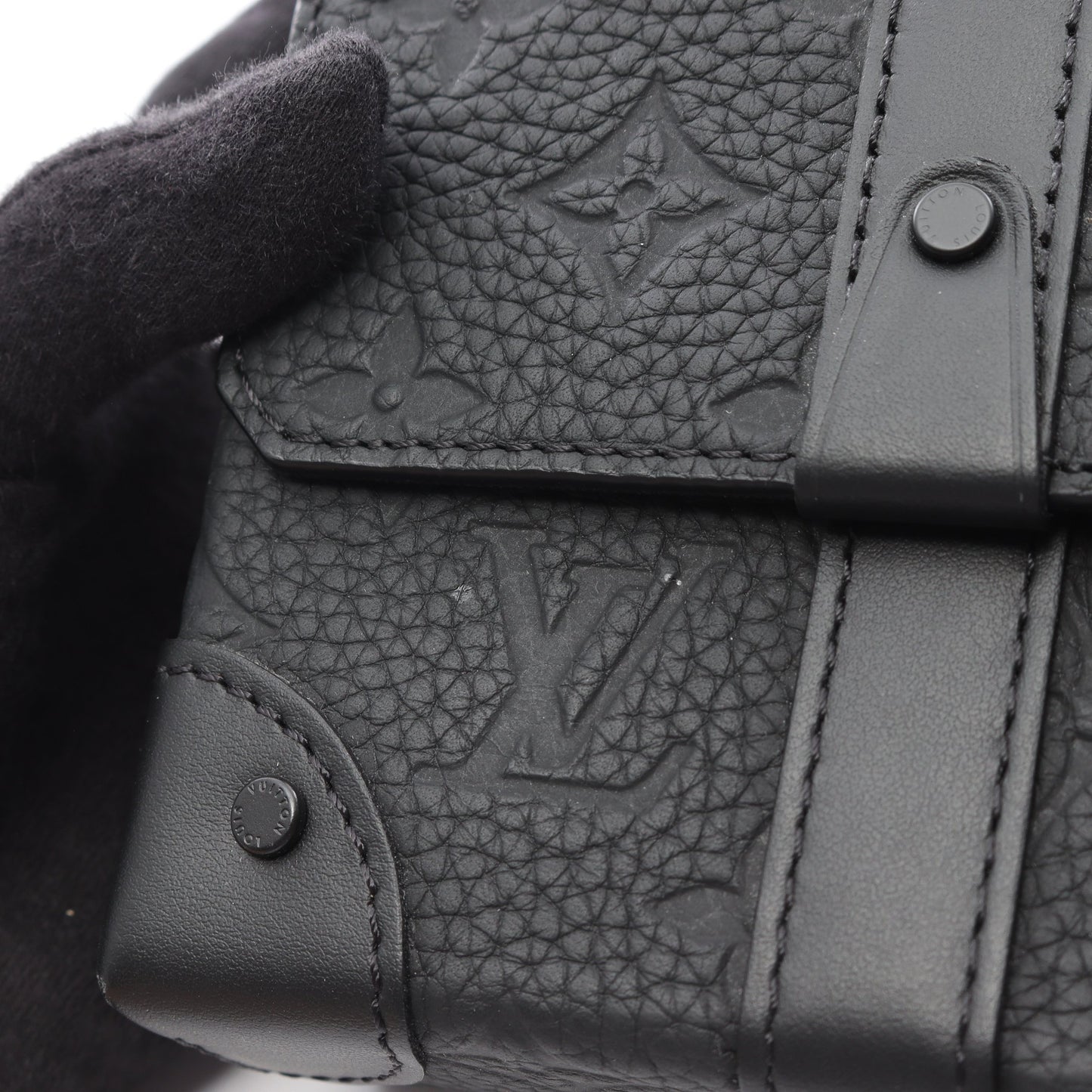 トランク メッセンジャーPM トリヨンモノグラム ショルダーバッグ トリヨンレザー ブラック ルイヴィトン バッグ LOUIS VUITTON